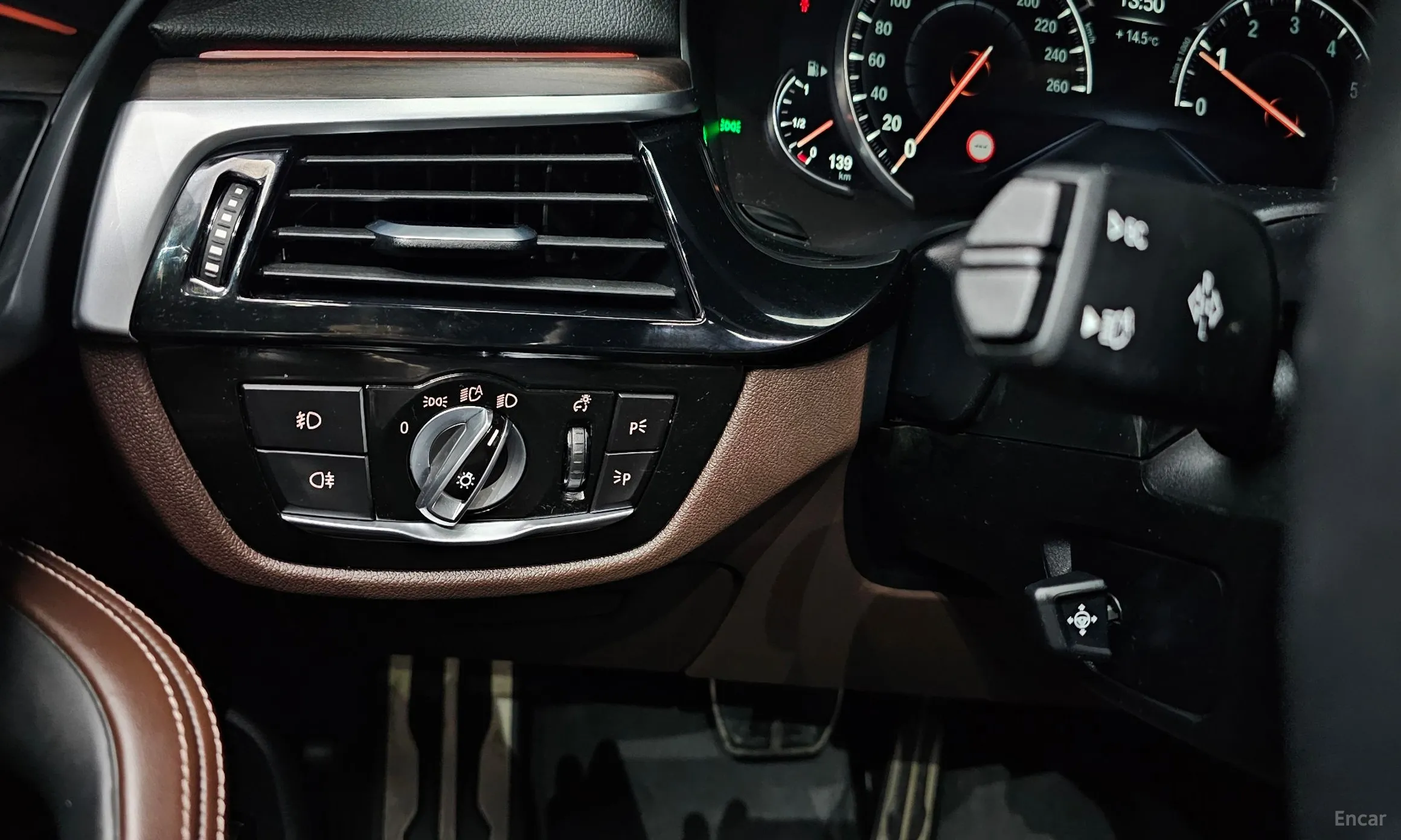 BMW 5 Series (G30) превью 18