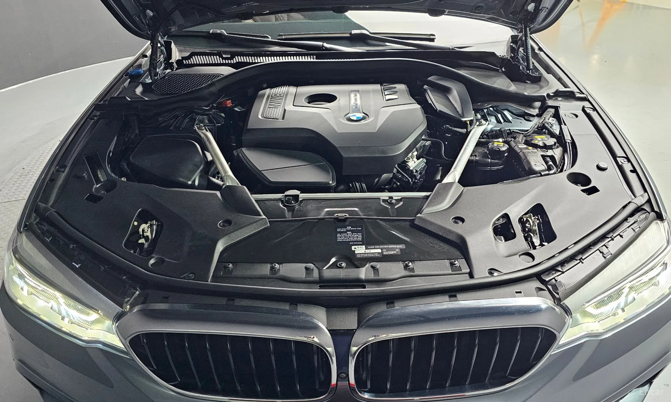BMW 5 Series (G30) превью 6