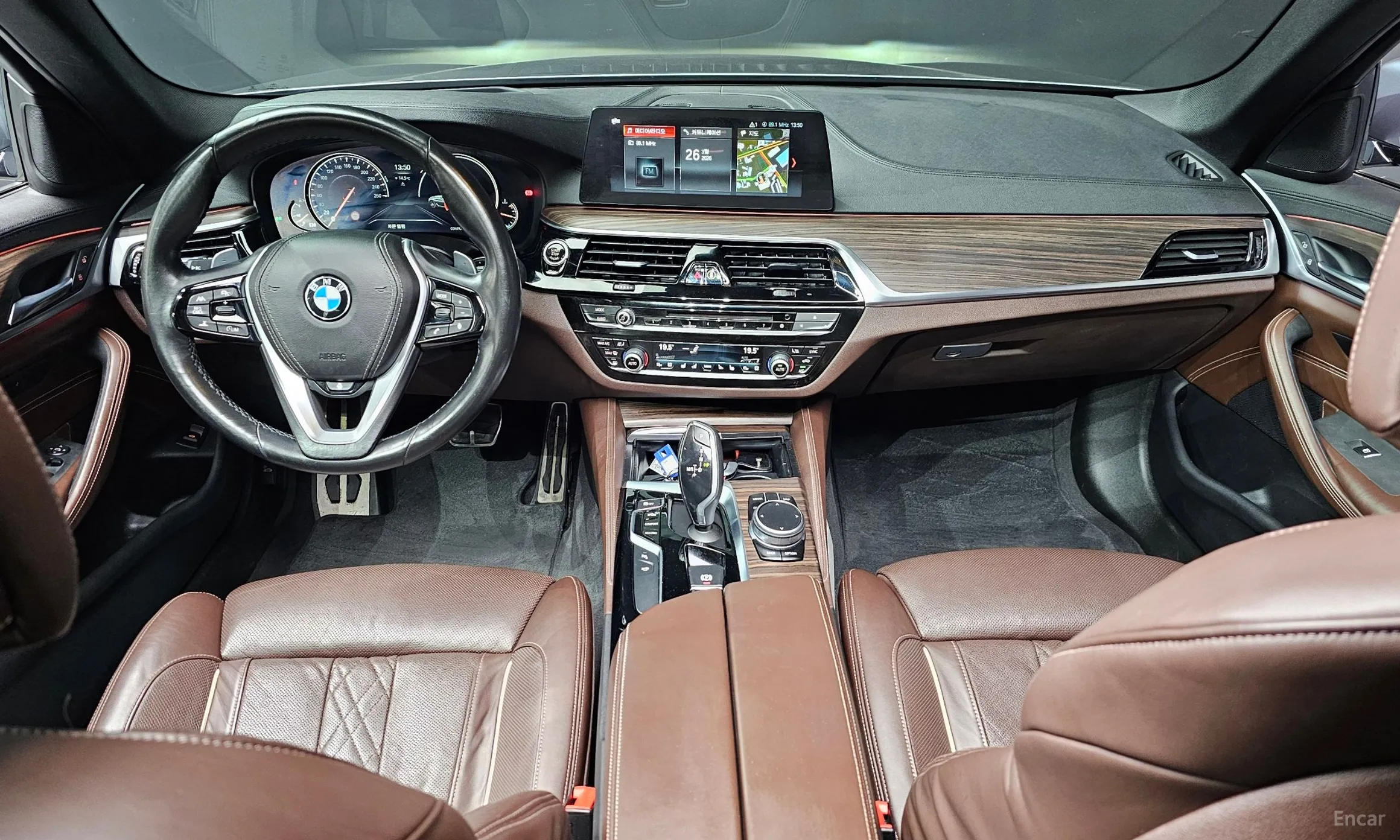 BMW 5 Series (G30) превью 7