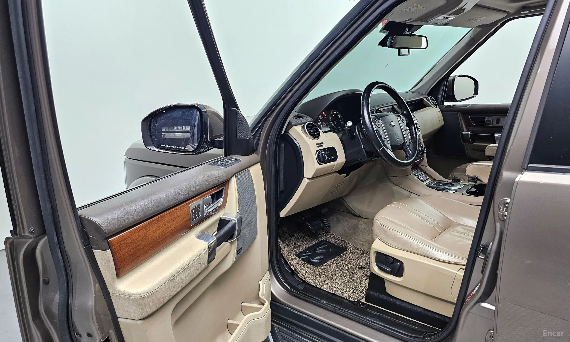 Land Rover Discovery 4 превью 10