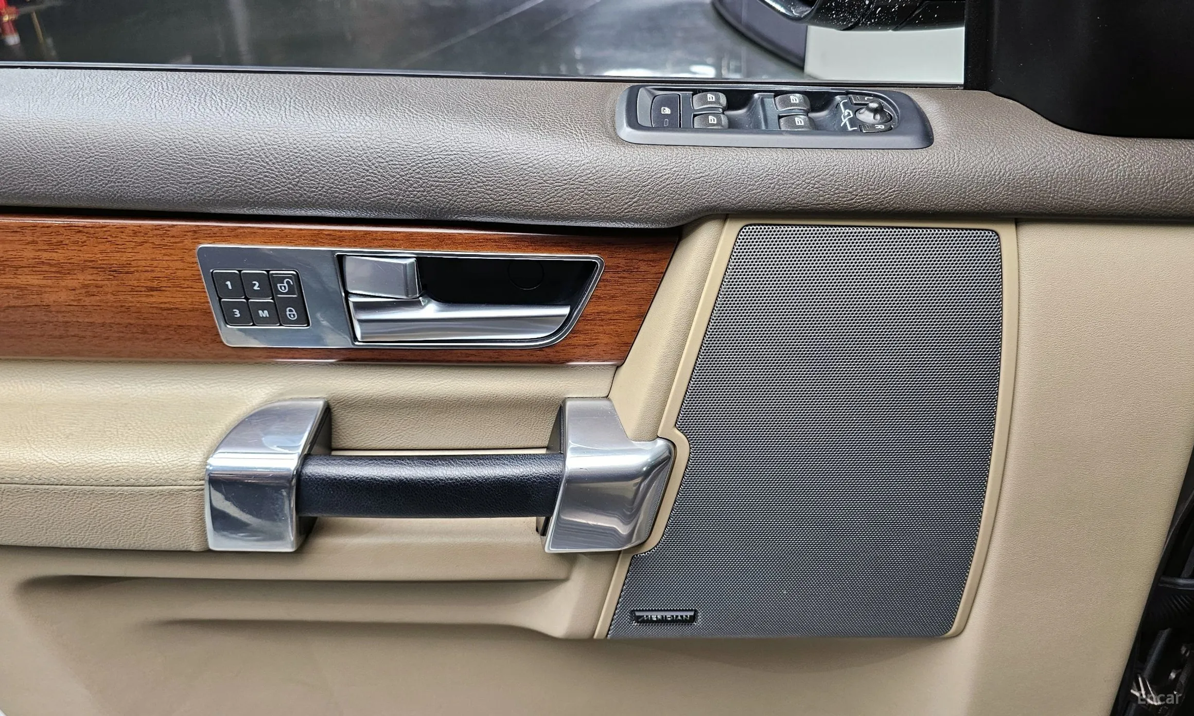 Land Rover Discovery 4 превью 14