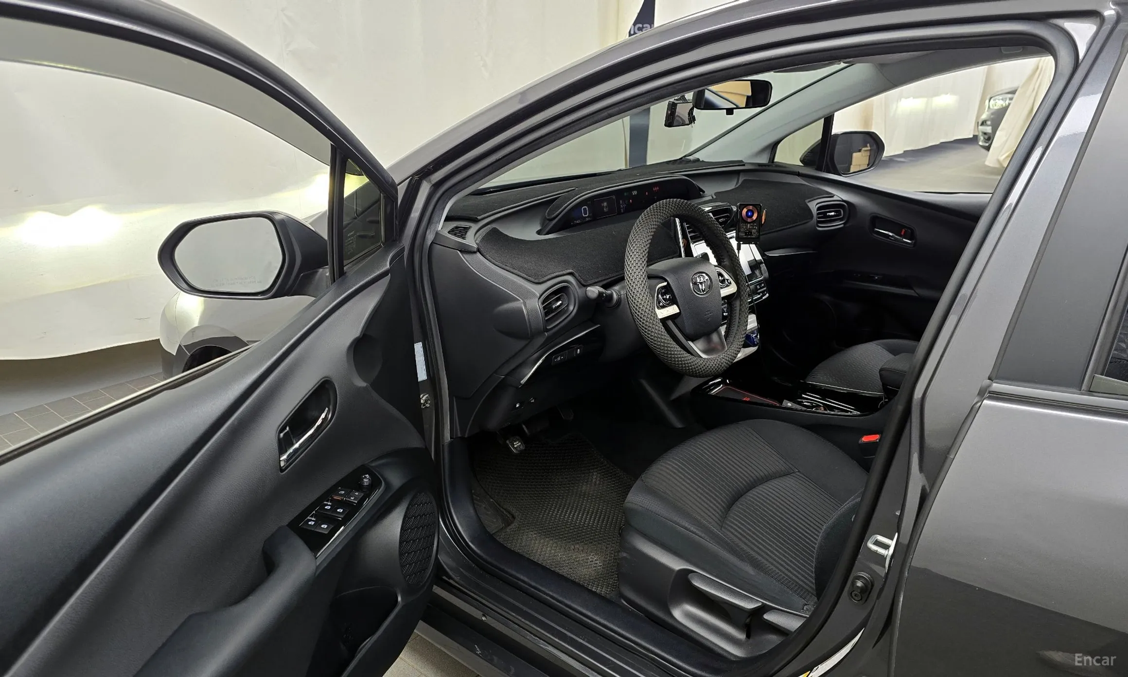 Toyota Prius 4th Generation превью 10