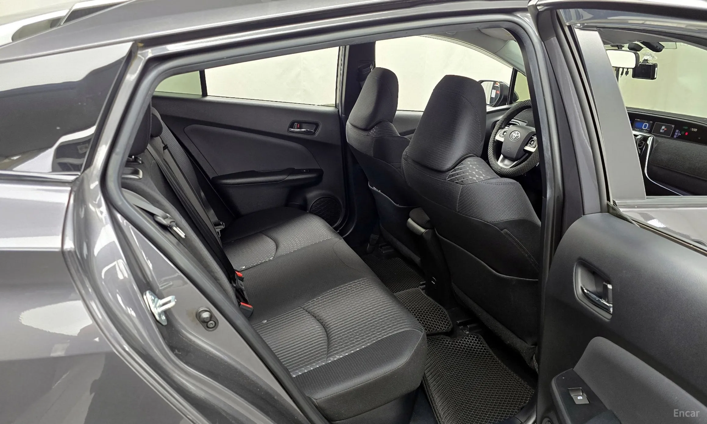 Toyota Prius 4th Generation превью 12