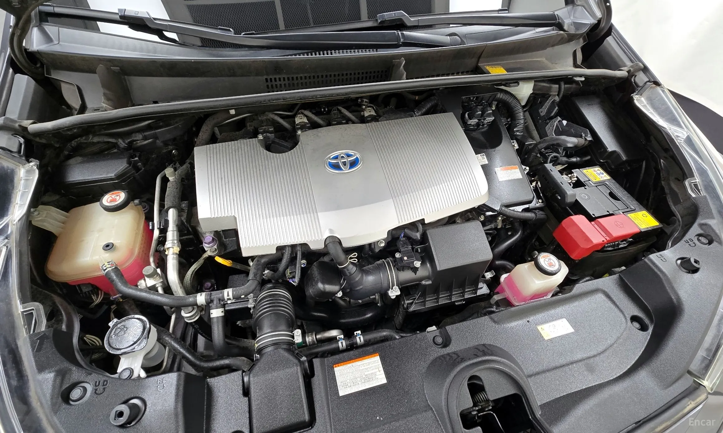 Toyota Prius 4th Generation превью 6