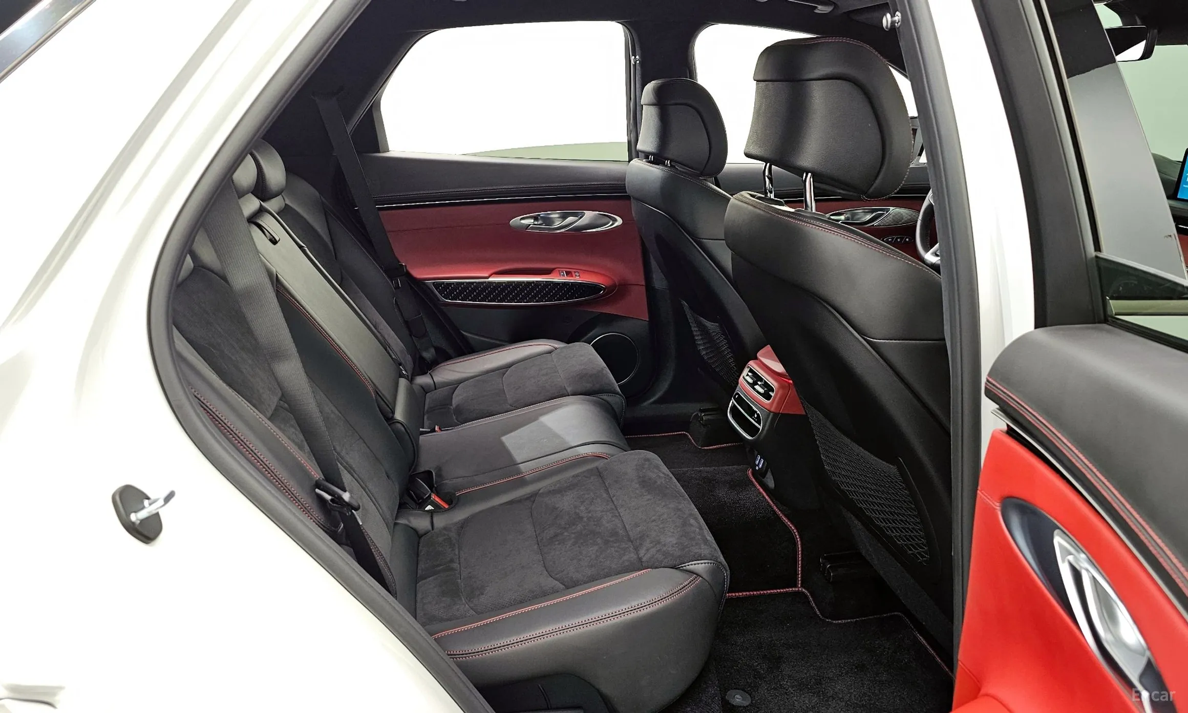 Genesis GV70 превью 12
