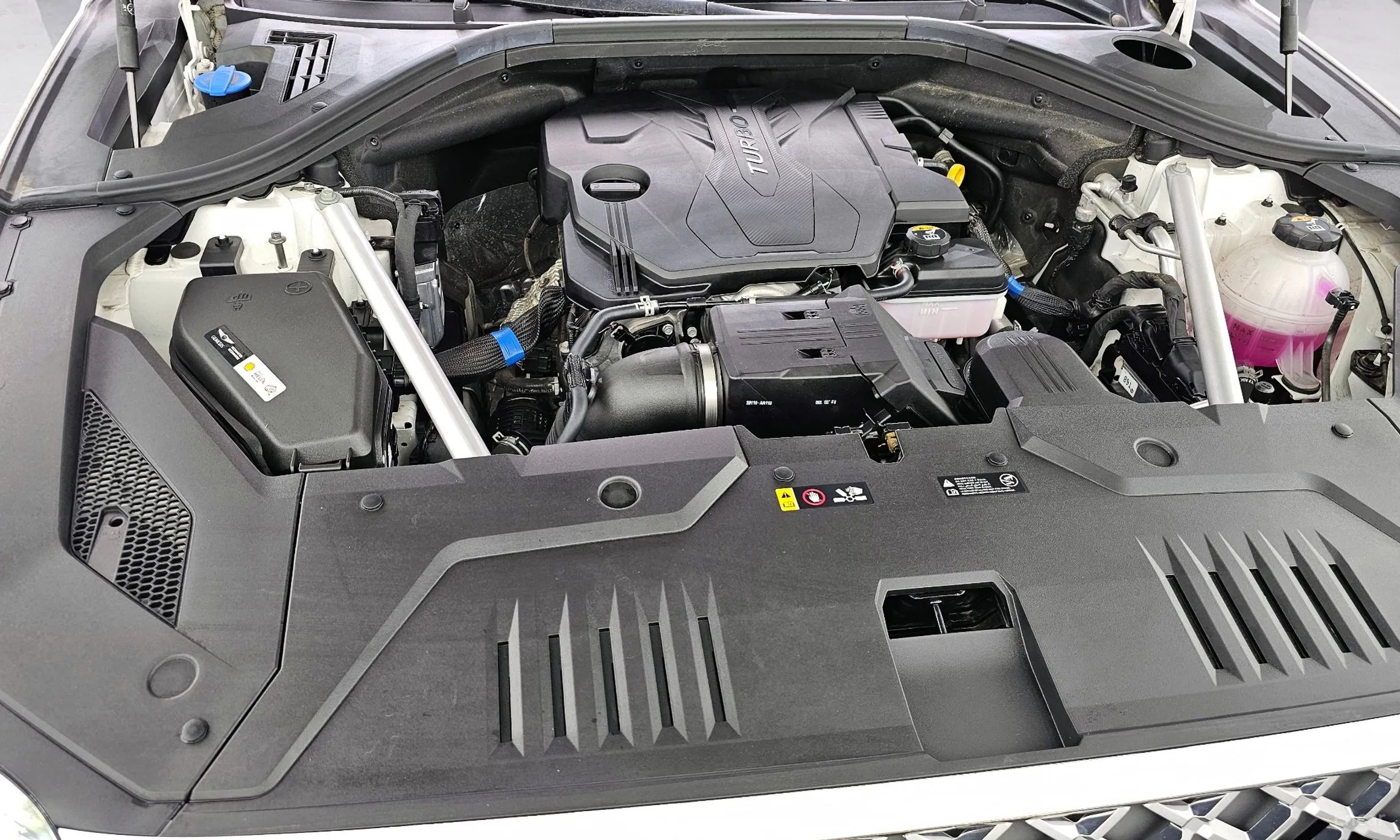 Genesis GV70 превью 6