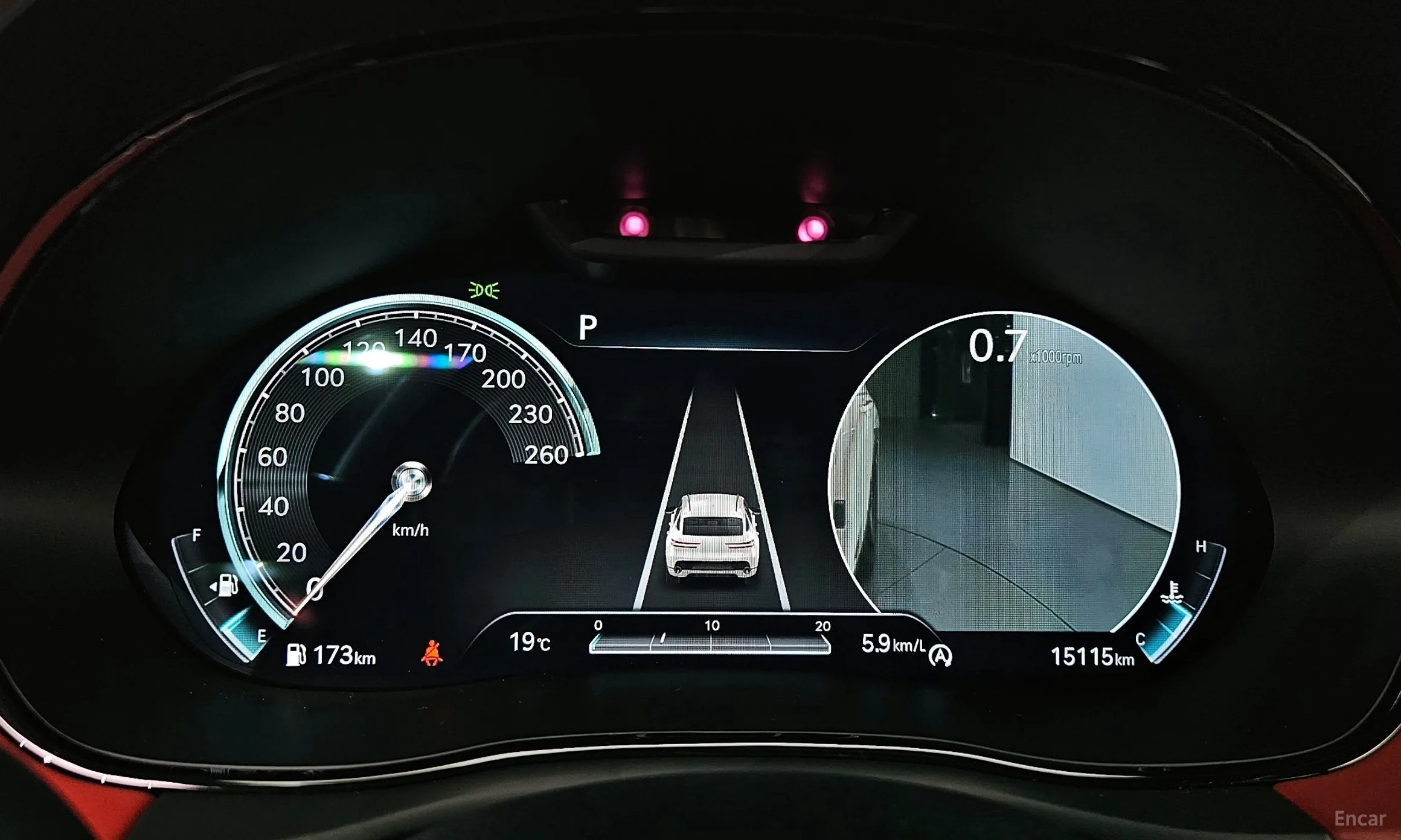 Genesis GV70 превью 8
