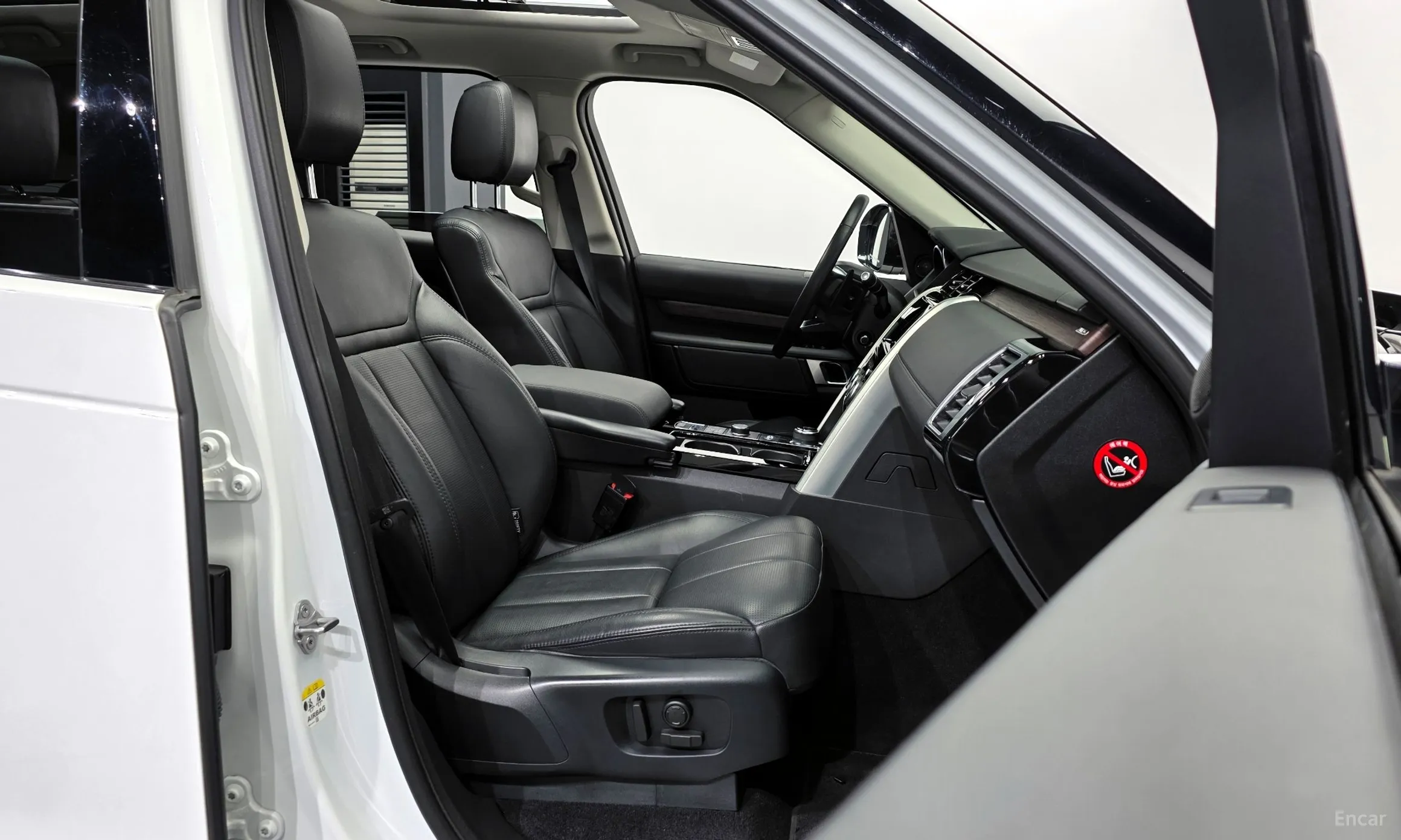 Land Rover Discovery 5 превью 11