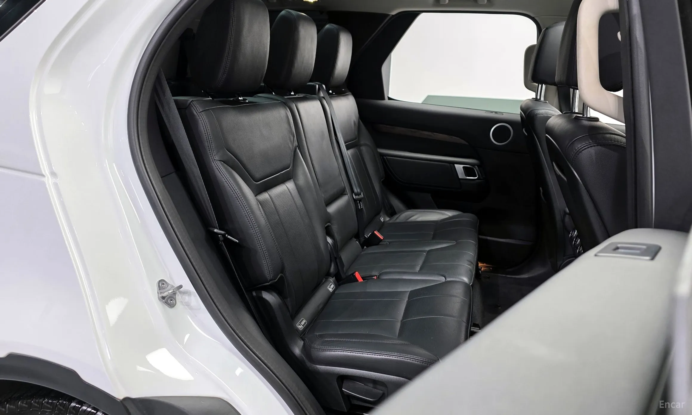Land Rover Discovery 5 превью 12