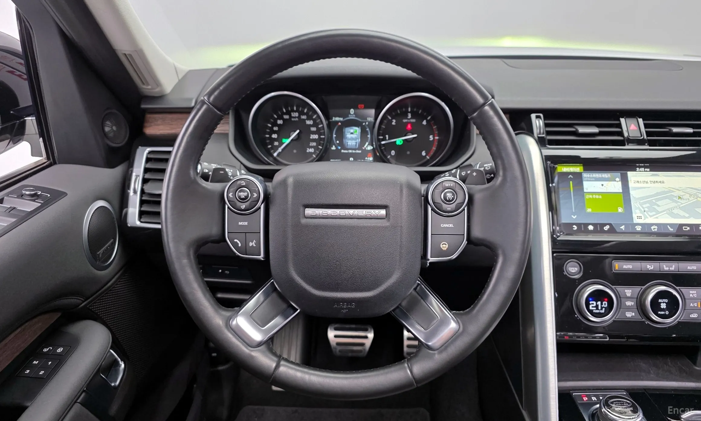 Land Rover Discovery 5 превью 13