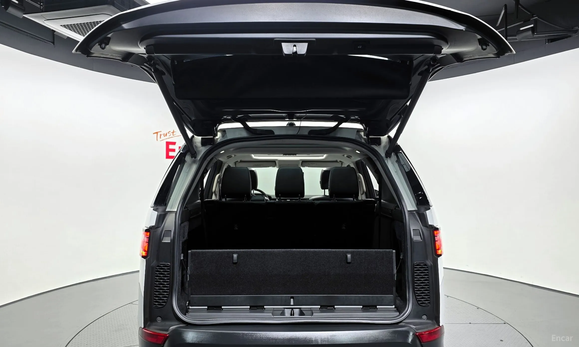 Land Rover Discovery 5 превью 20