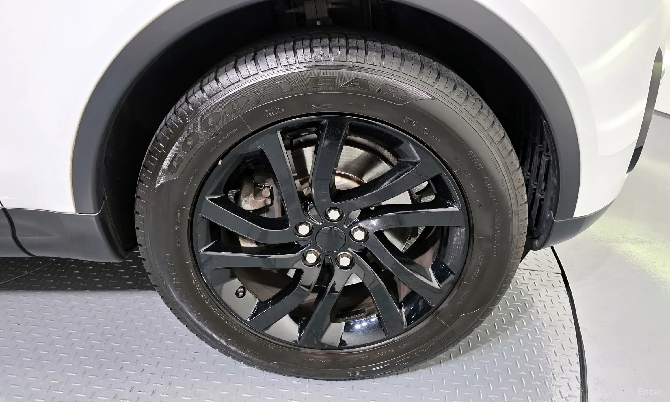 Land Rover Discovery 5 превью 5