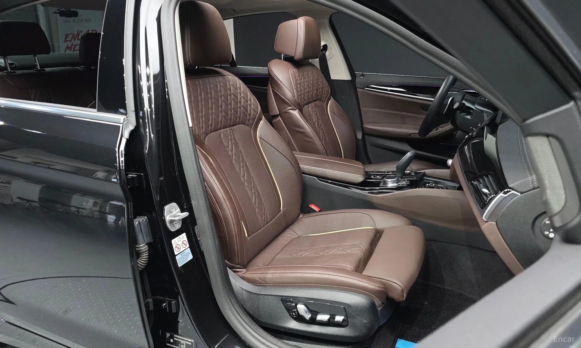 BMW 5 Series (G30) превью 10