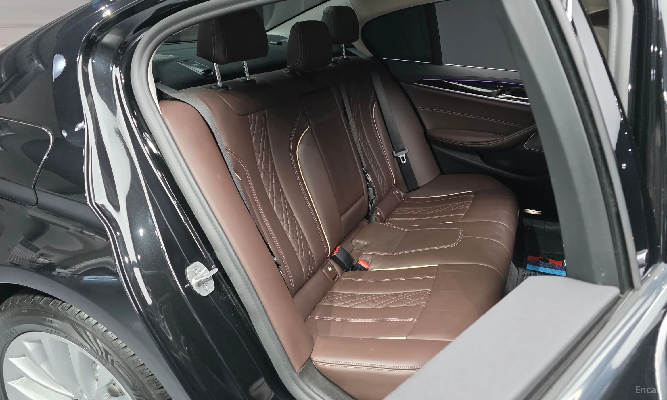BMW 5 Series (G30) превью 12