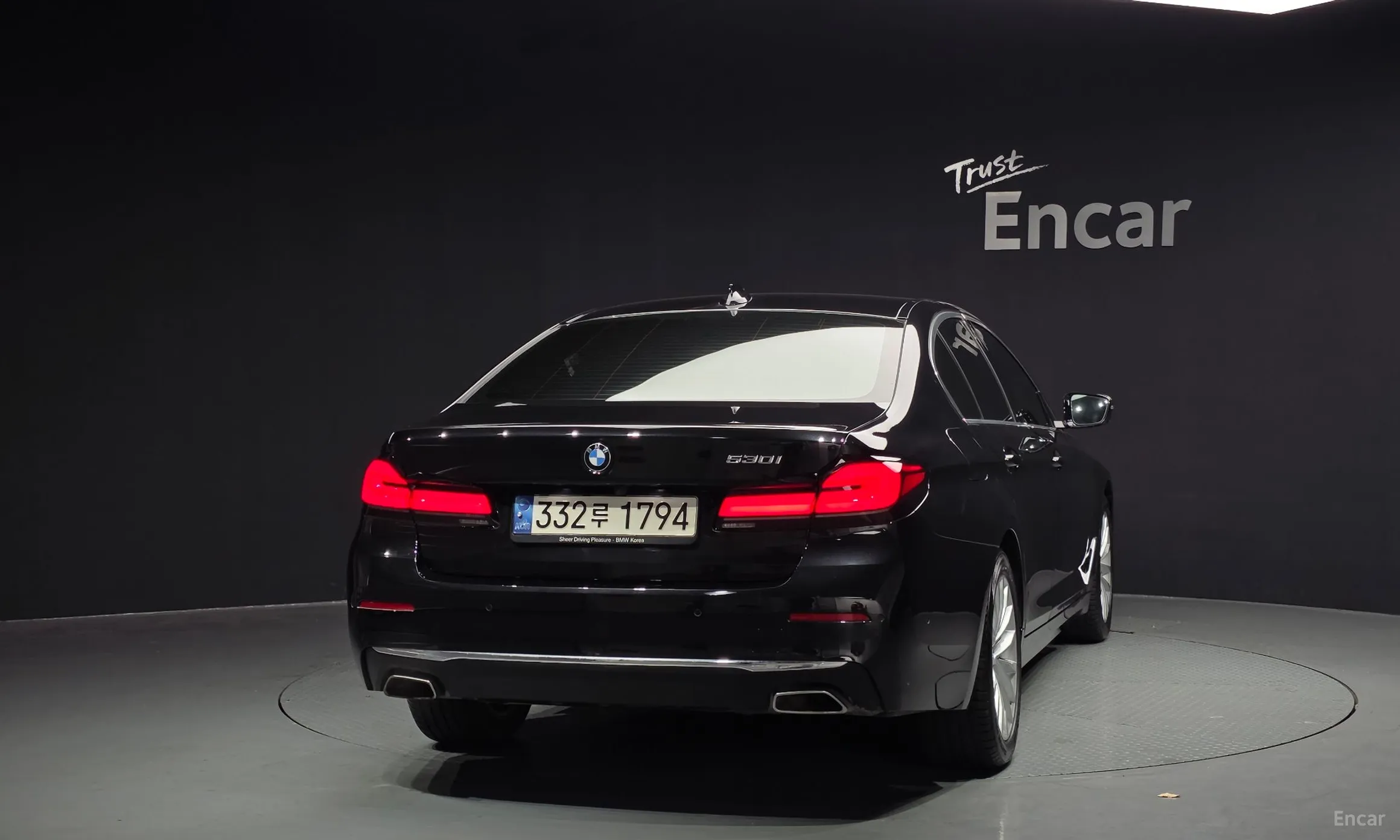 BMW 5 Series (G30) превью 4