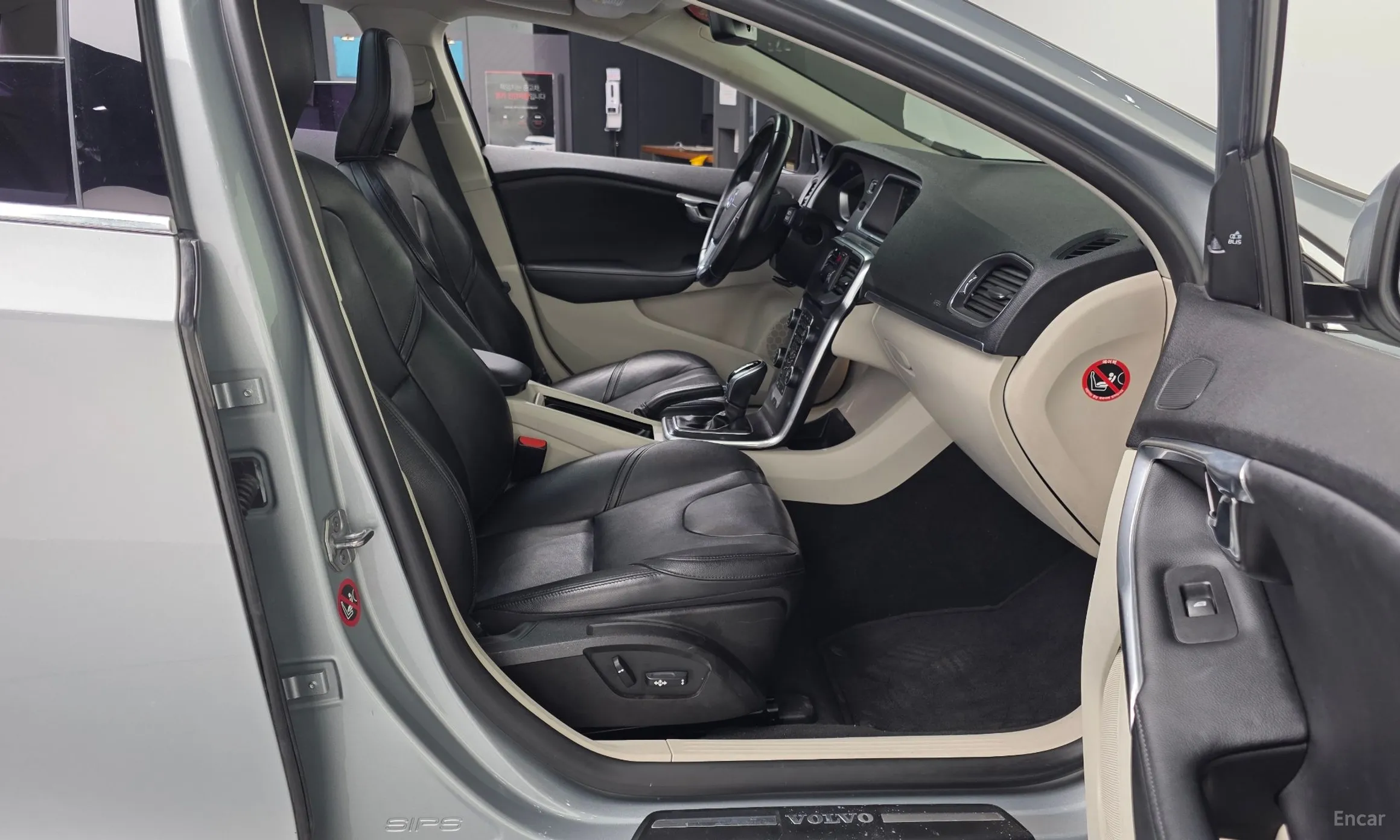 Volvo V40 превью 11