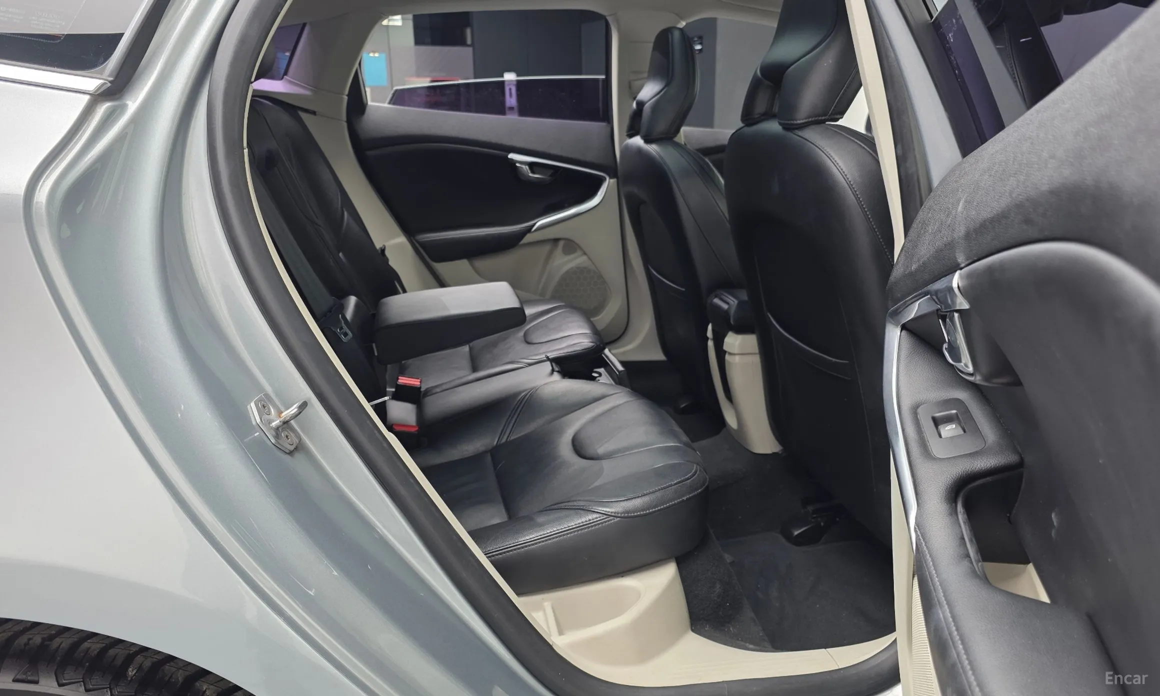 Volvo V40 превью 12