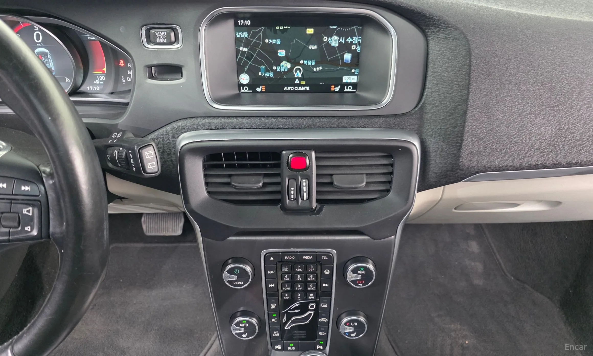 Volvo V40 превью 14