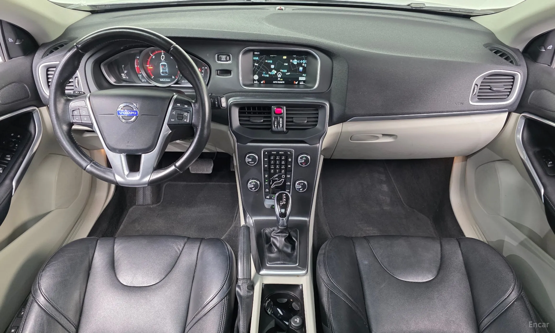 Volvo V40 превью 7