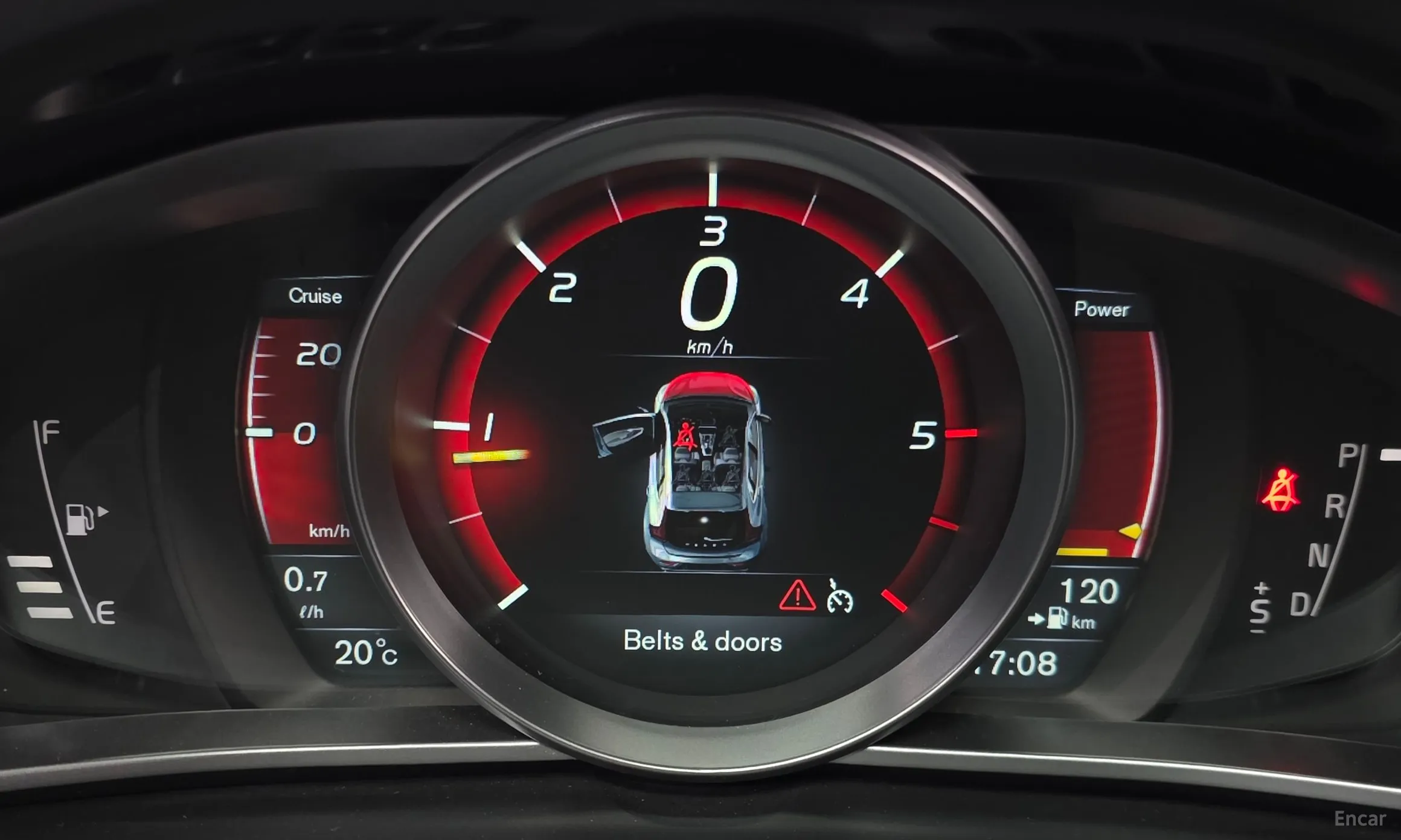 Volvo V40 превью 8