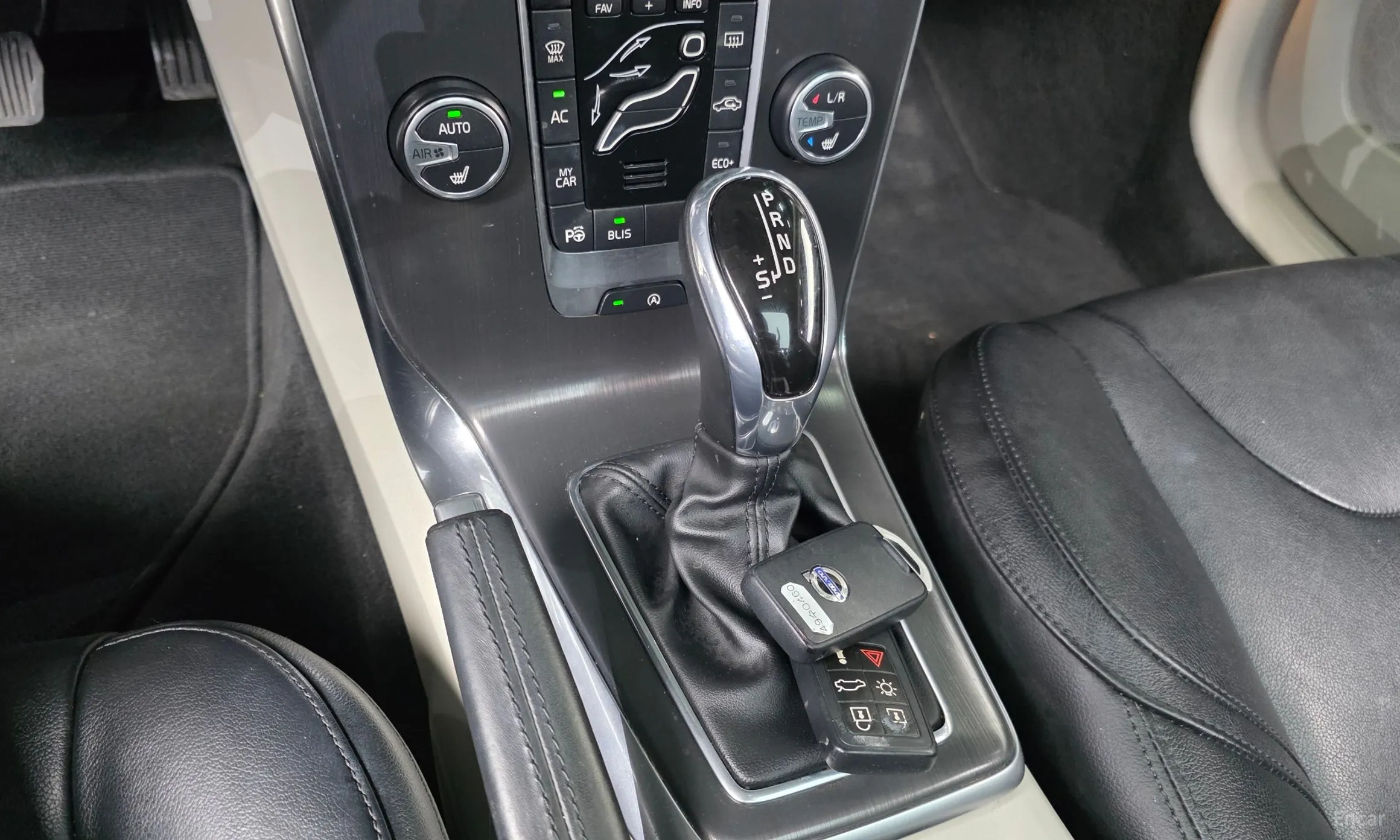 Volvo V40 превью 9