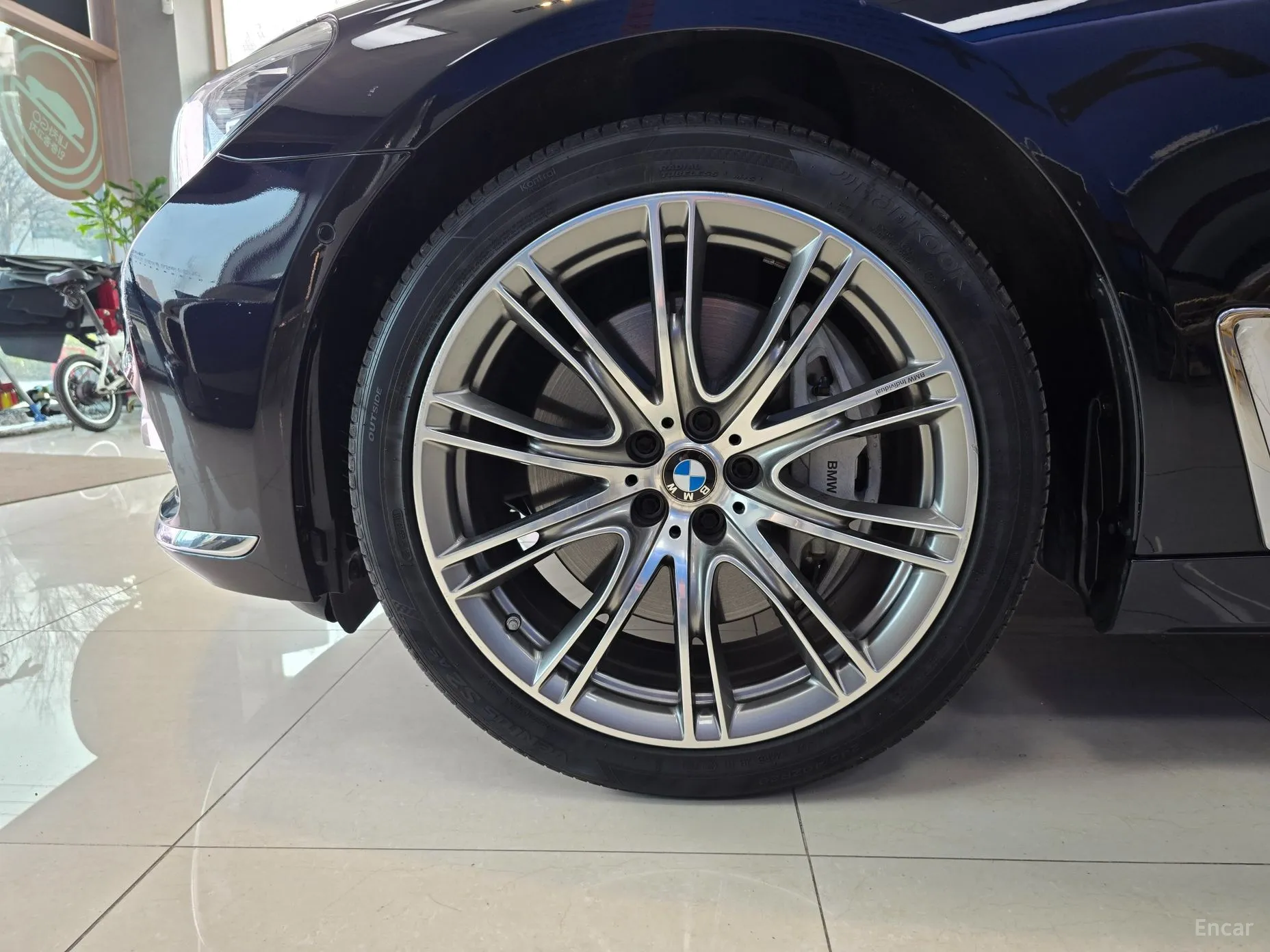 BMW 7 Series (G11) превью 20