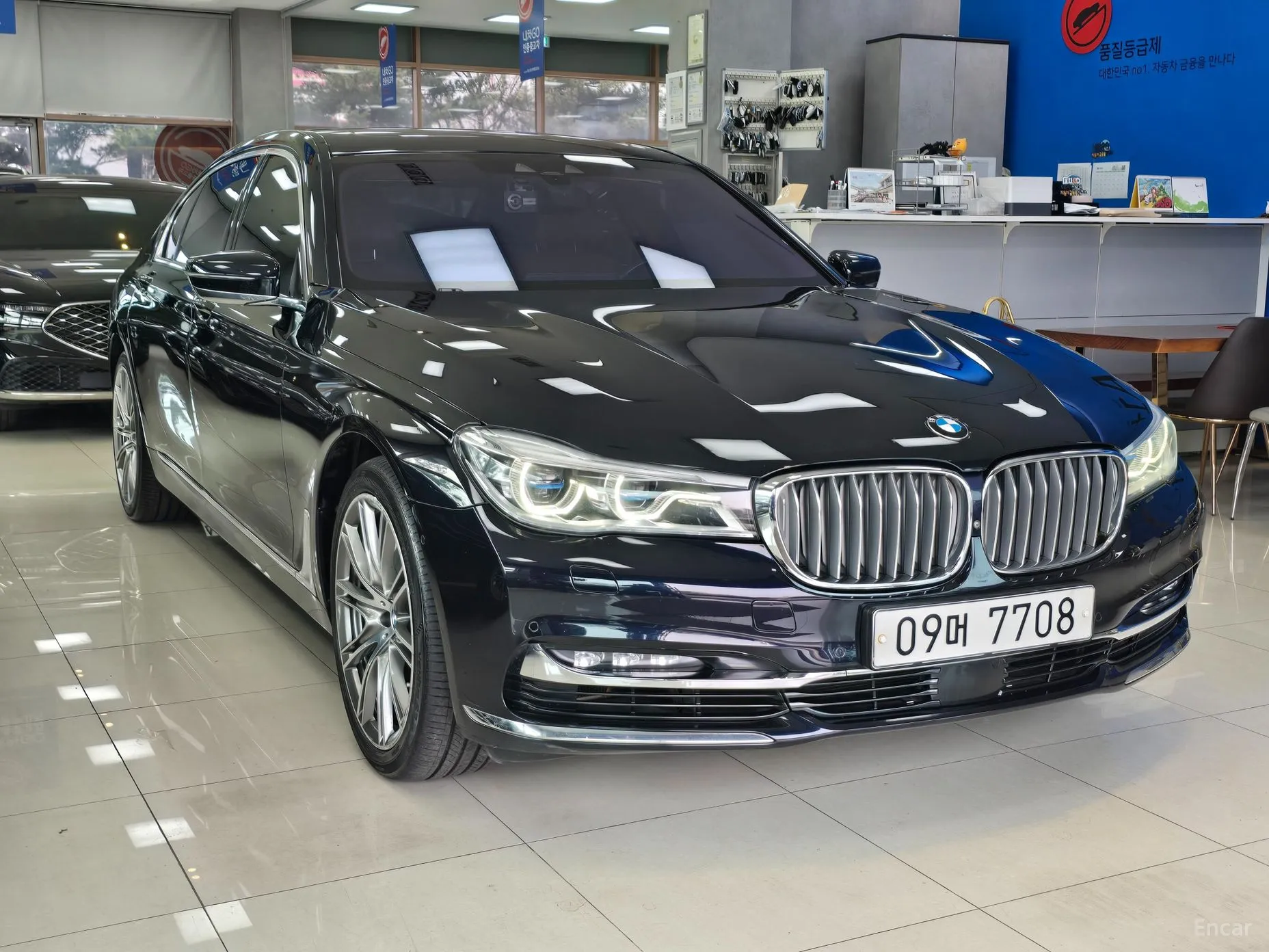 BMW 7 Series (G11) превью 7