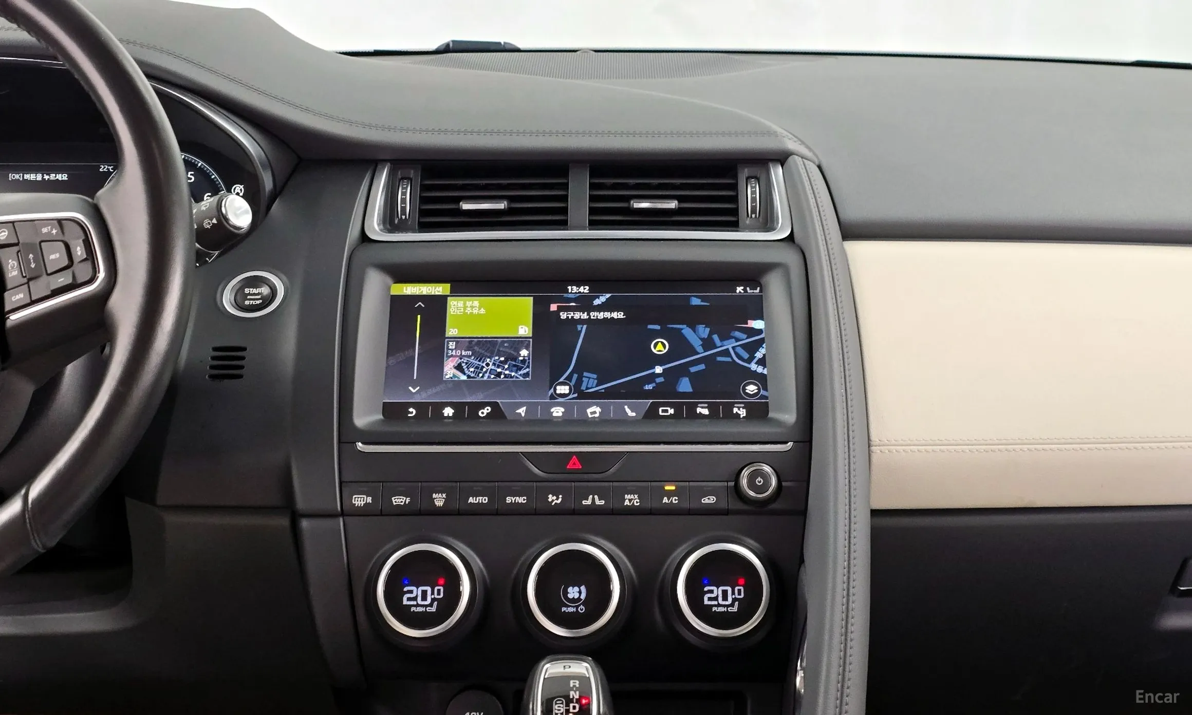 Jaguar E-PACE превью 14