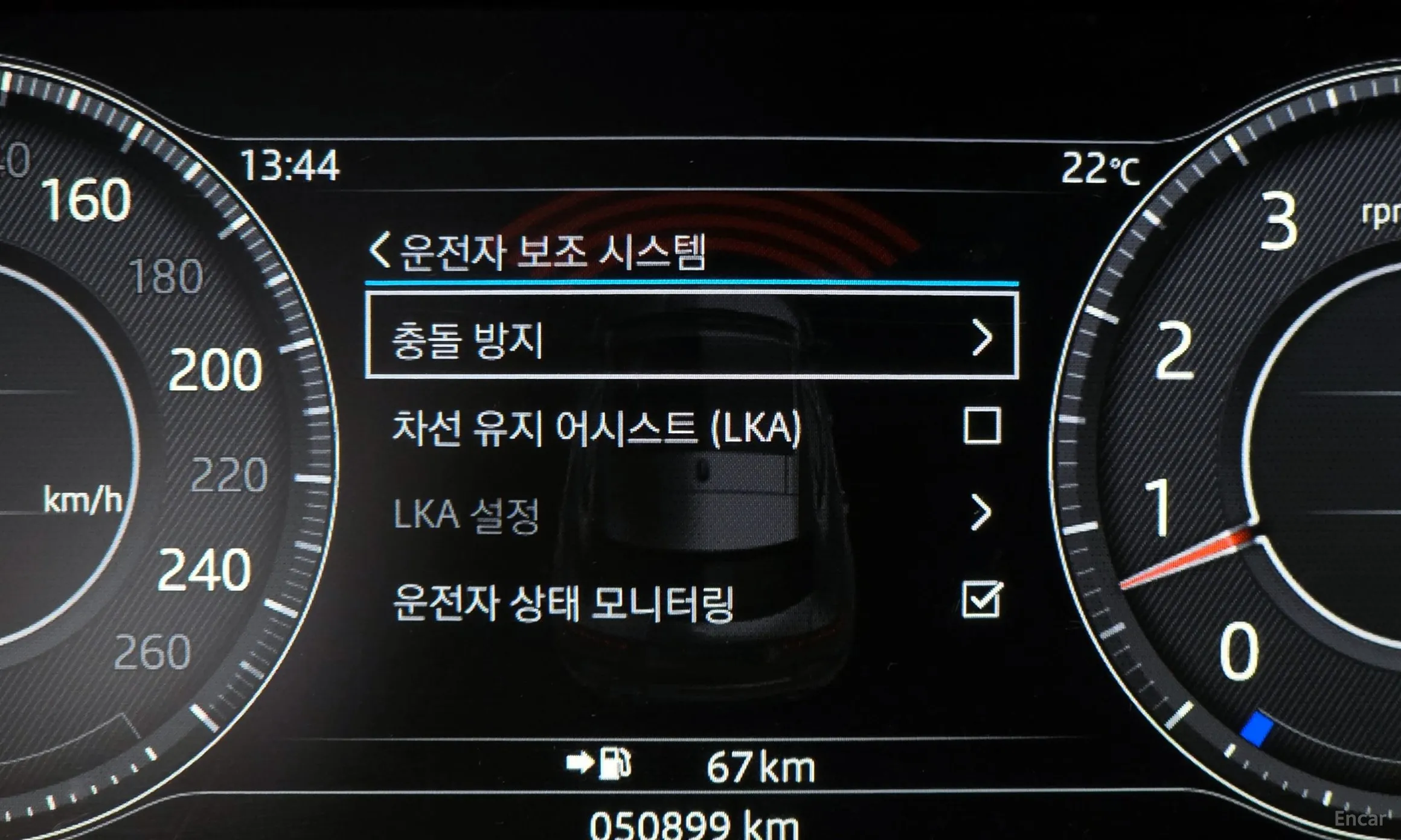 Jaguar E-PACE превью 16