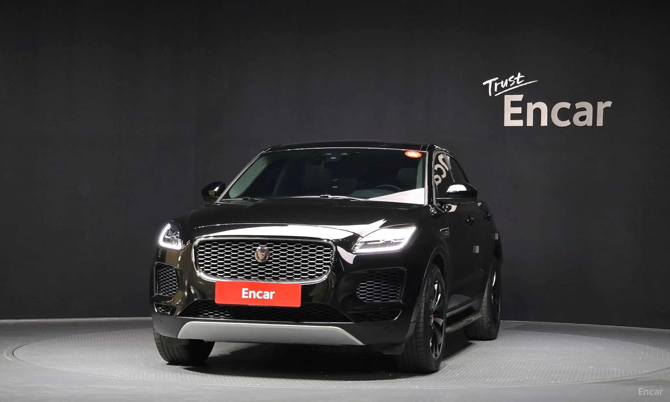Jaguar E-PACE превью 3