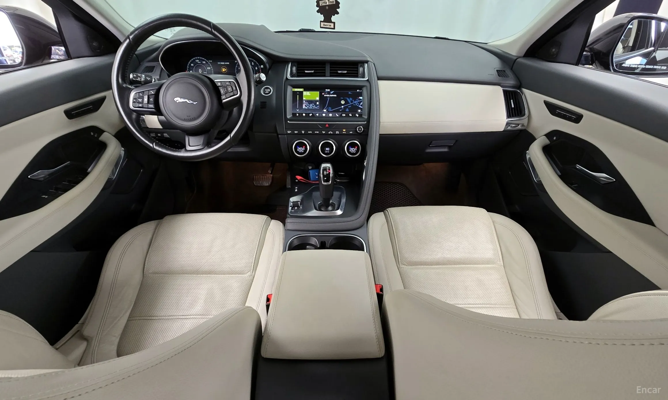Jaguar E-PACE превью 7