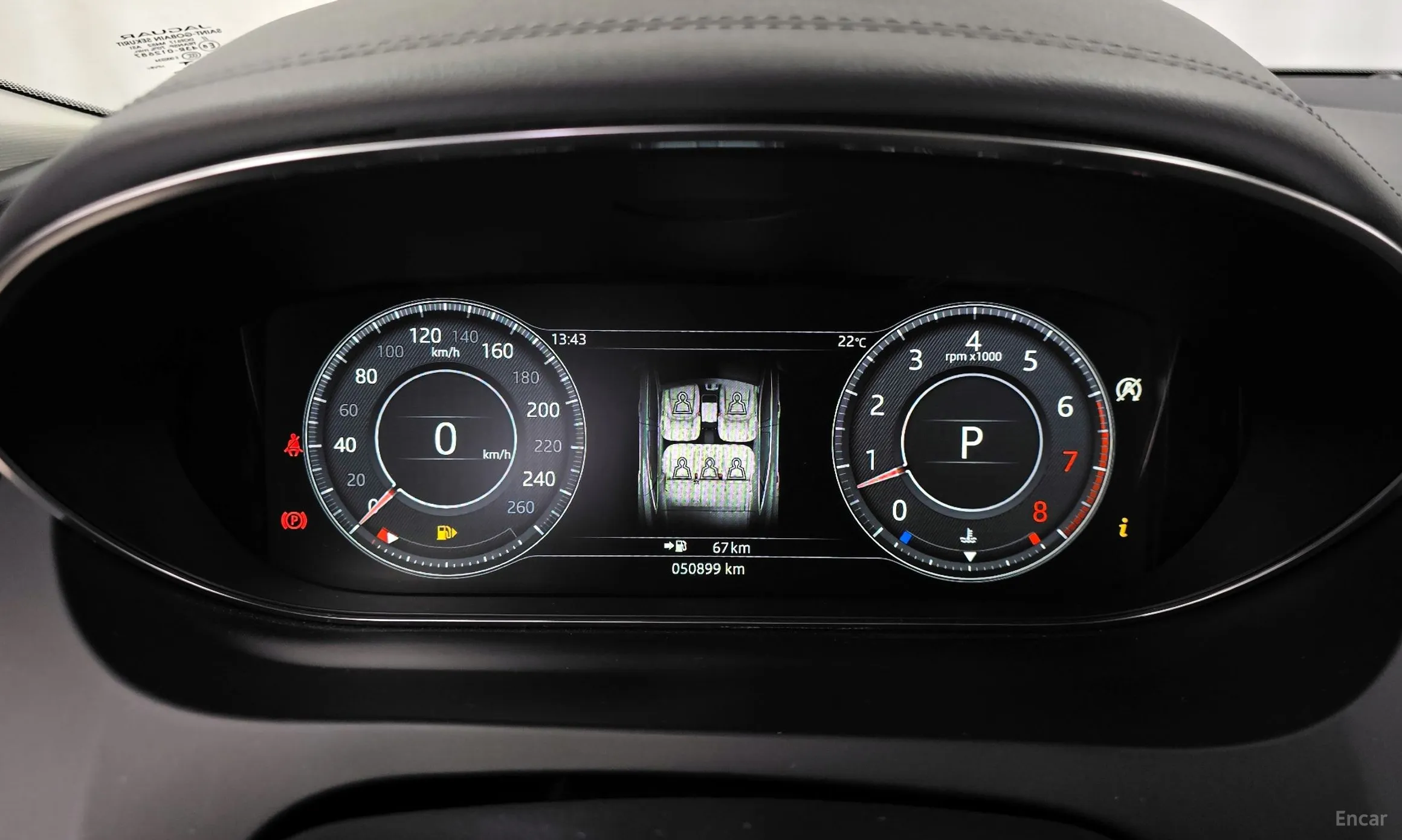 Jaguar E-PACE превью 8