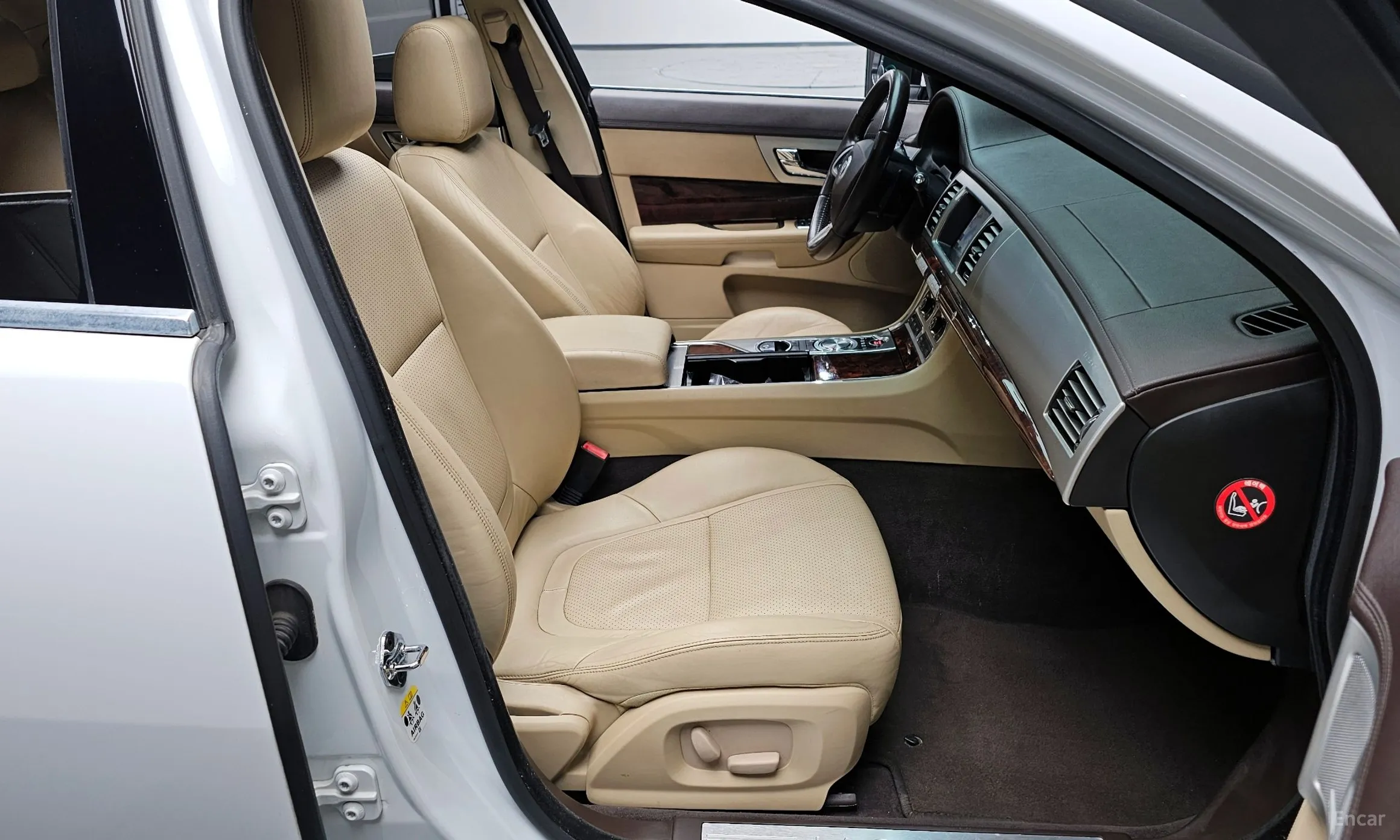 Jaguar New XF превью 10
