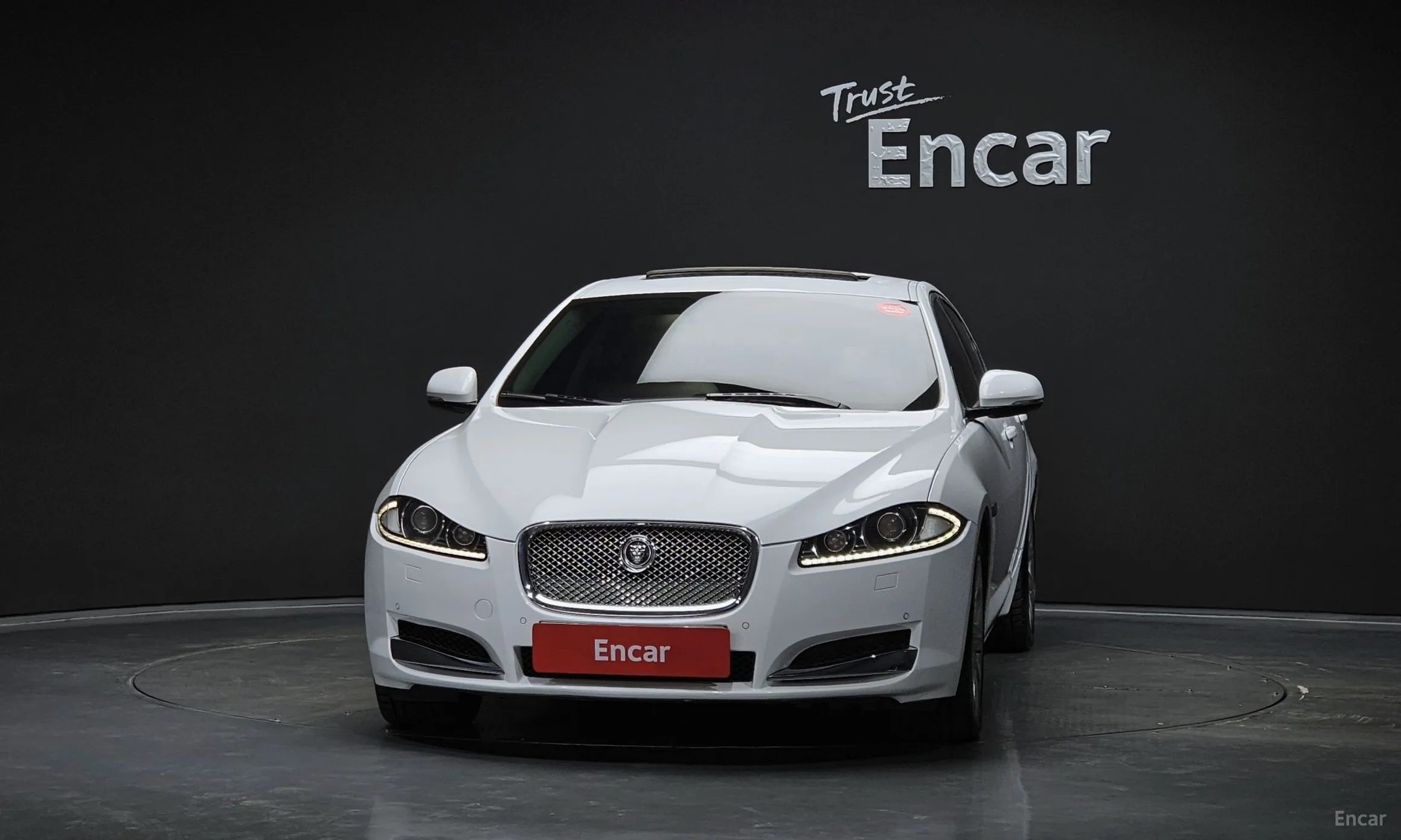 Jaguar New XF превью 3