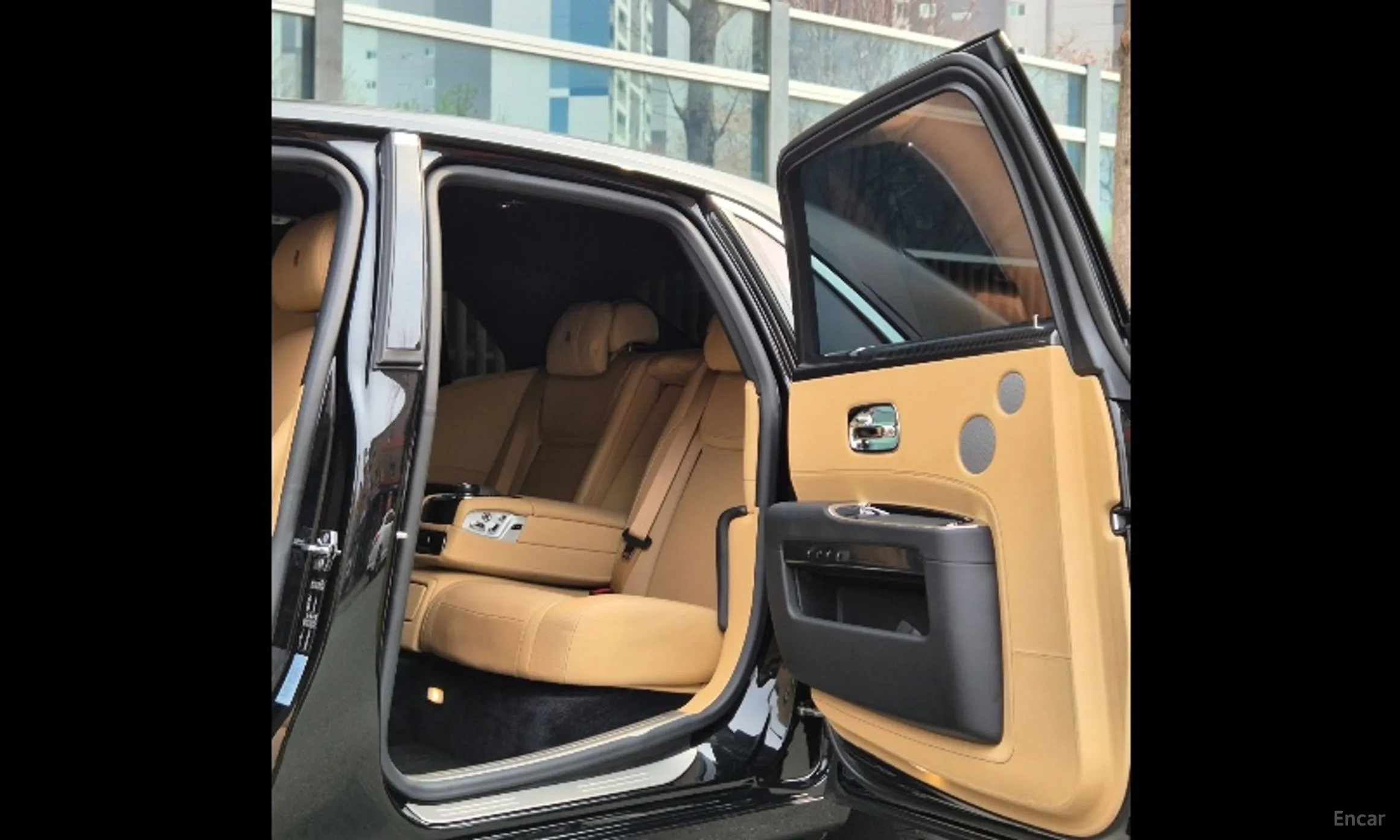 Rolls-Royce Ghost превью 14