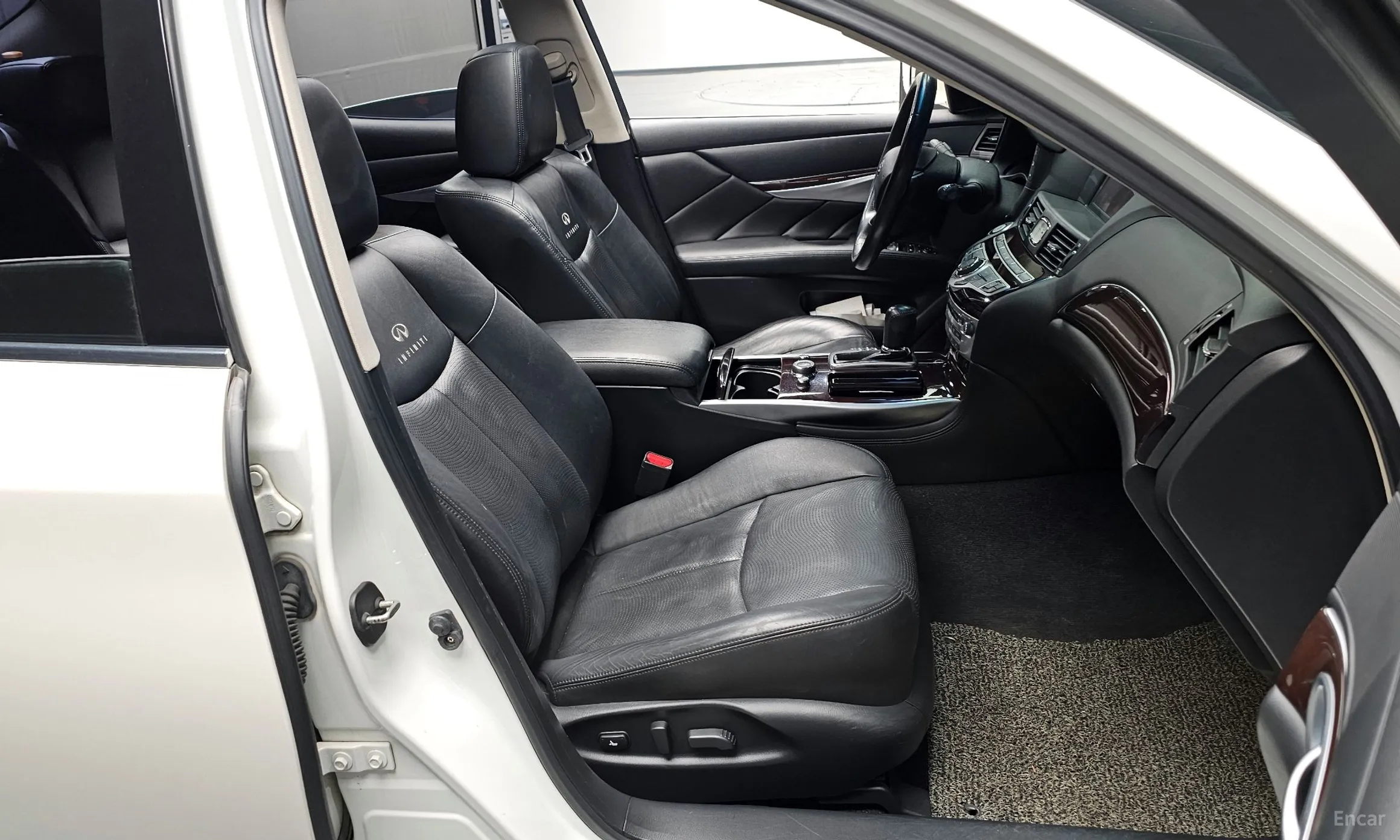 Infiniti M37 превью 10