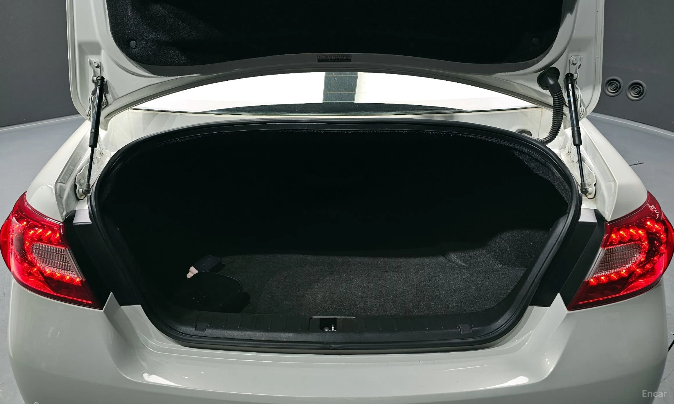 Infiniti M37 превью 20