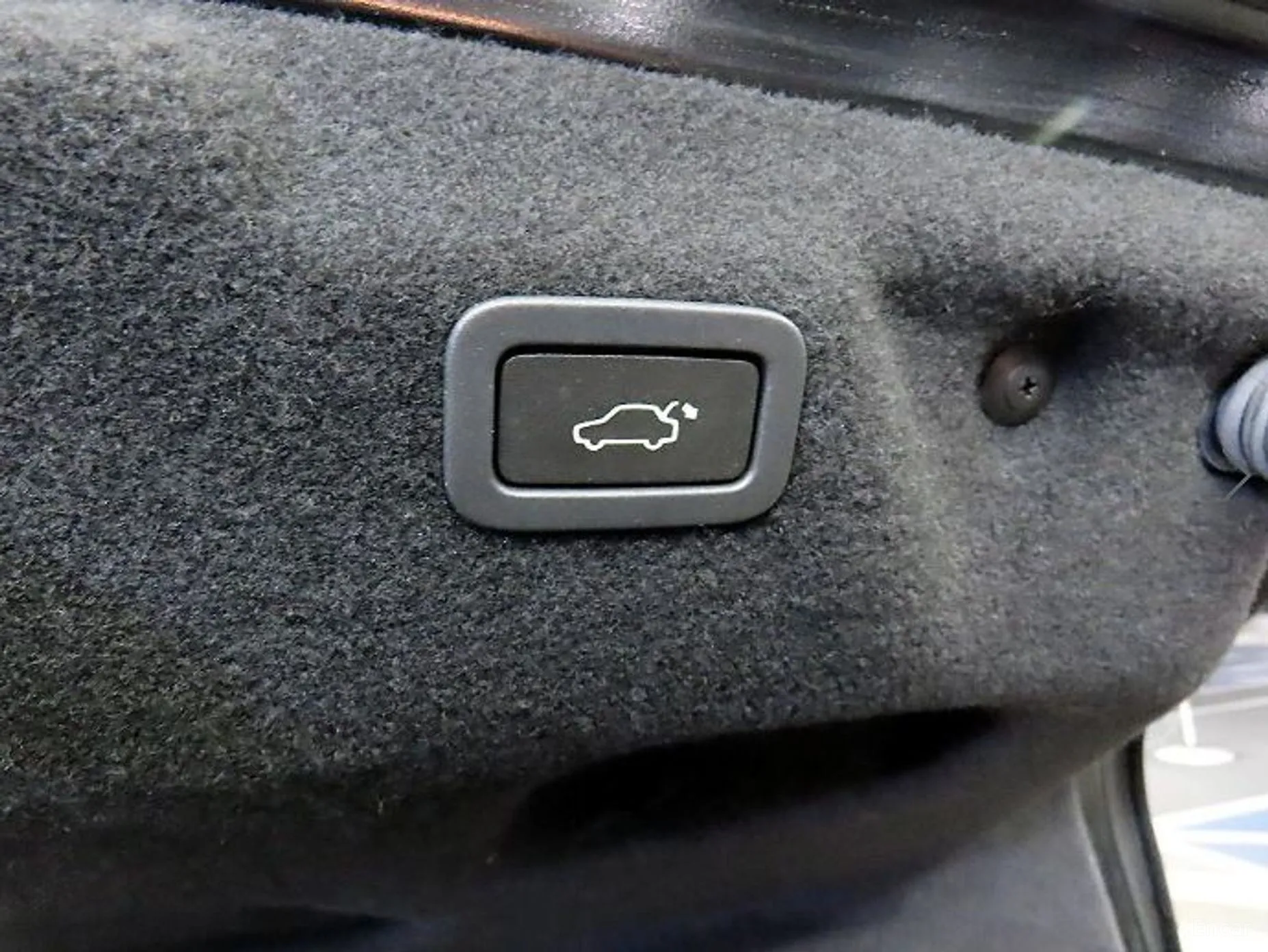 Jaguar XE превью 18