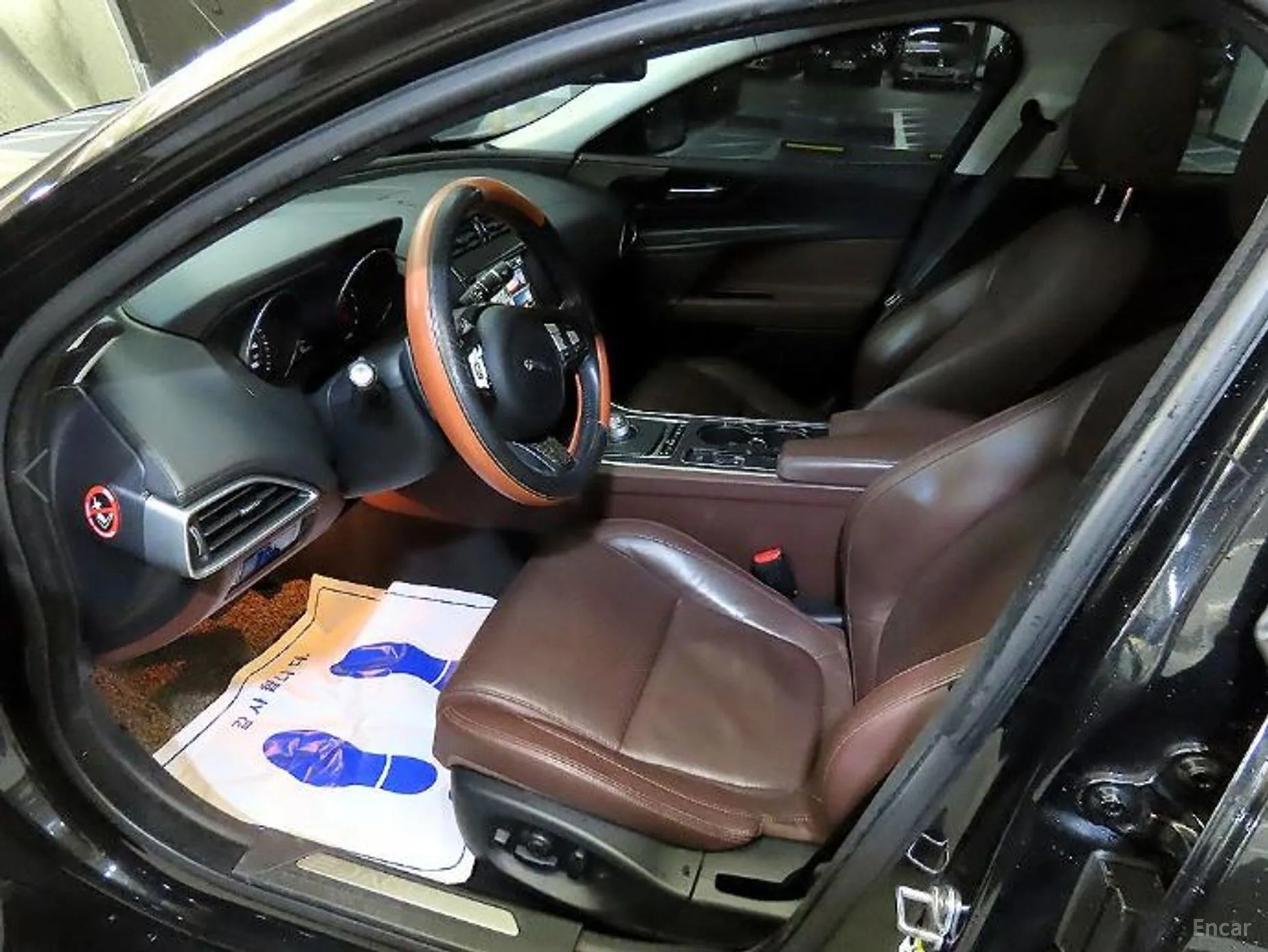 Jaguar XE превью 6