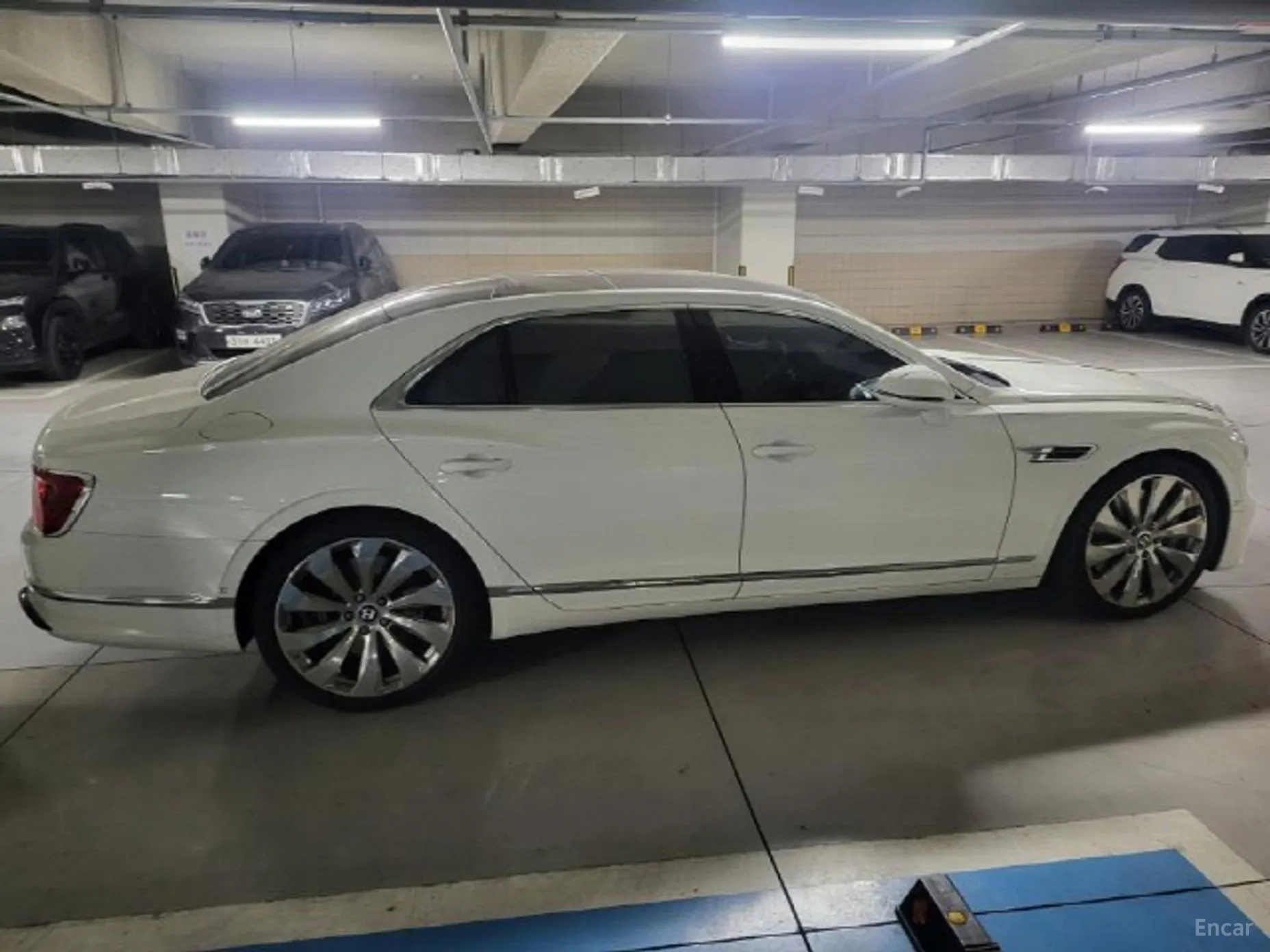 Bentley Flying Spur 3rd Generation превью 3