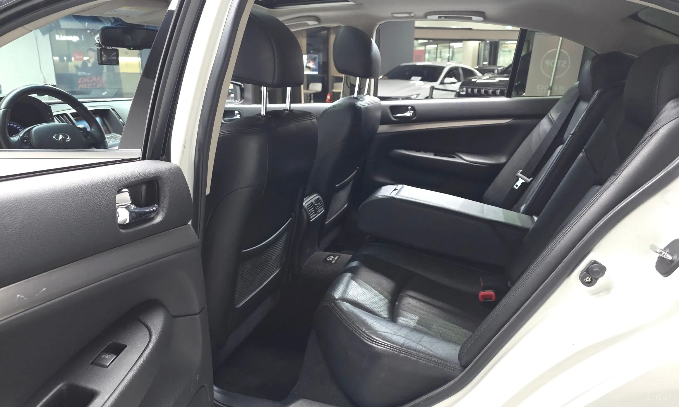 Infiniti G25 превью 12