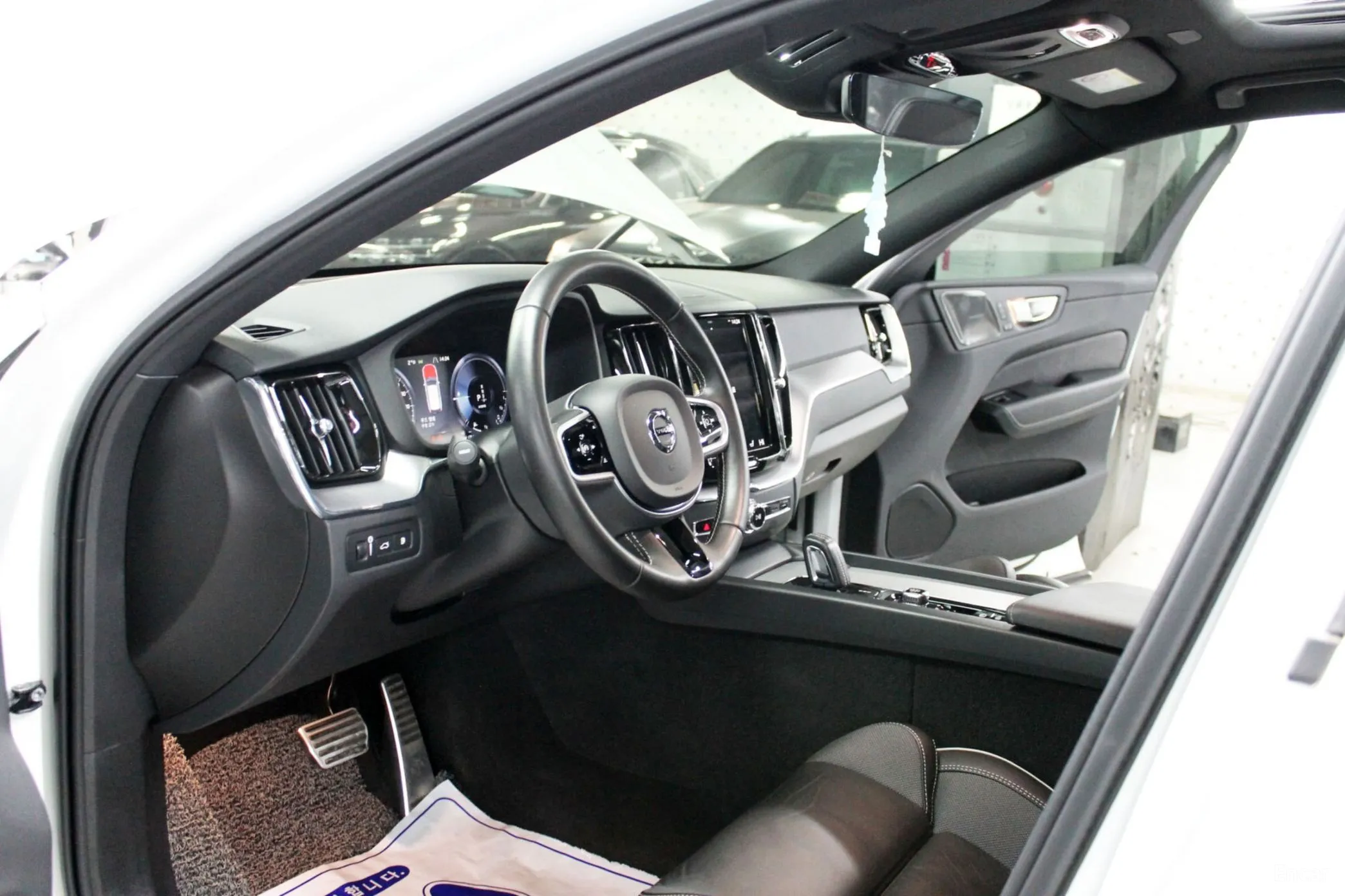 Volvo XC60 Gen 2 превью 8