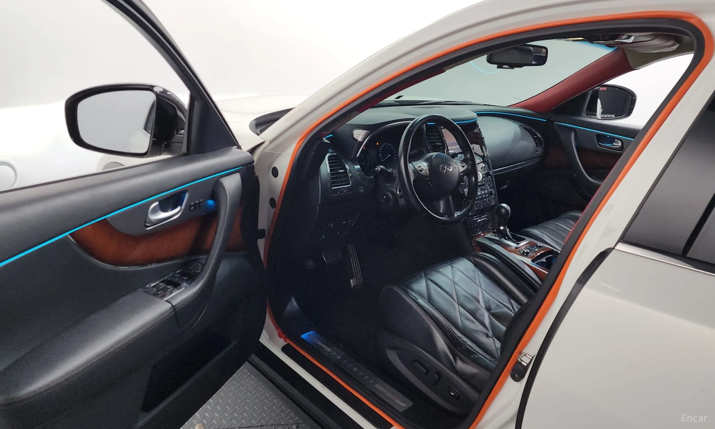 Infiniti FX30d превью 10