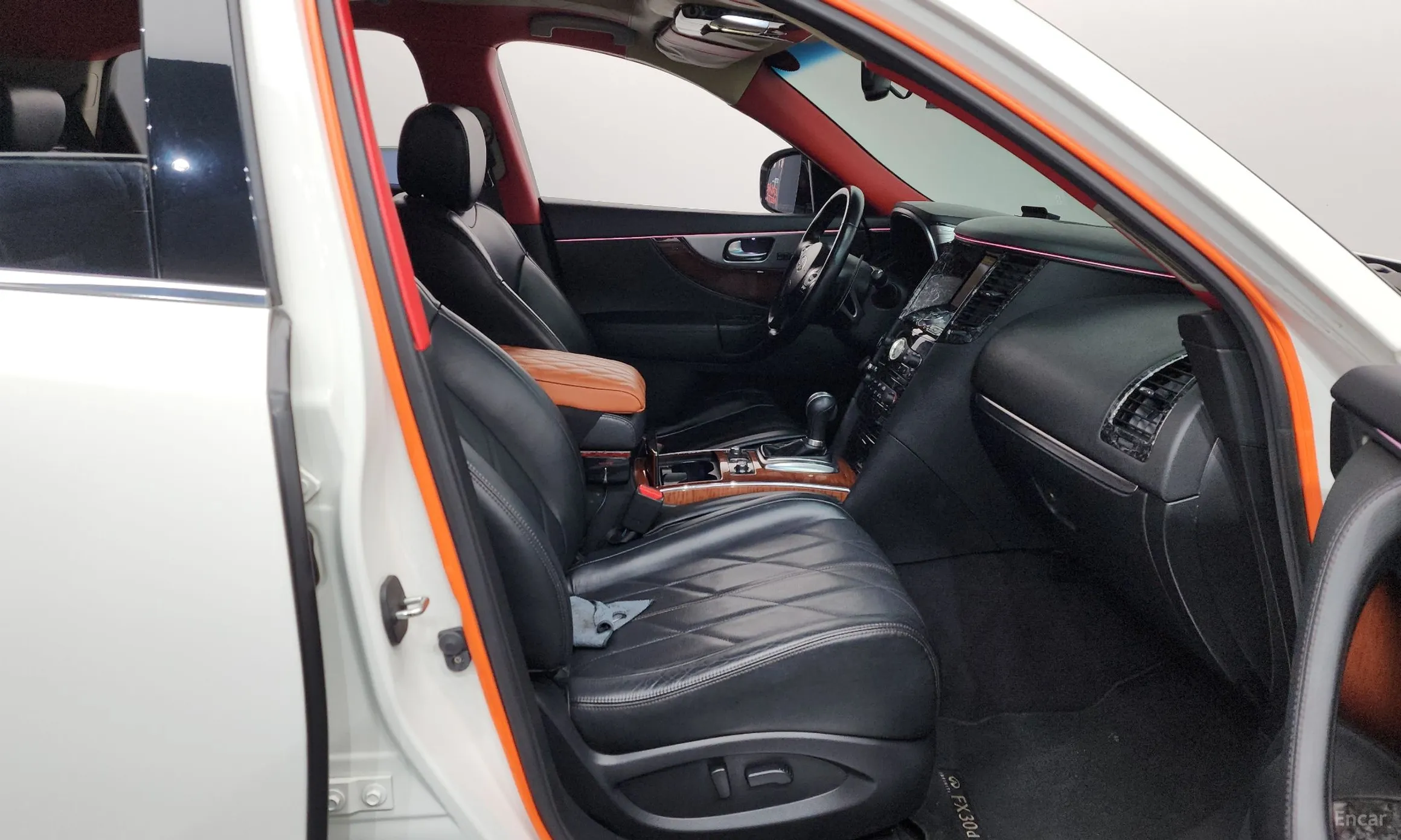 Infiniti FX30d превью 11