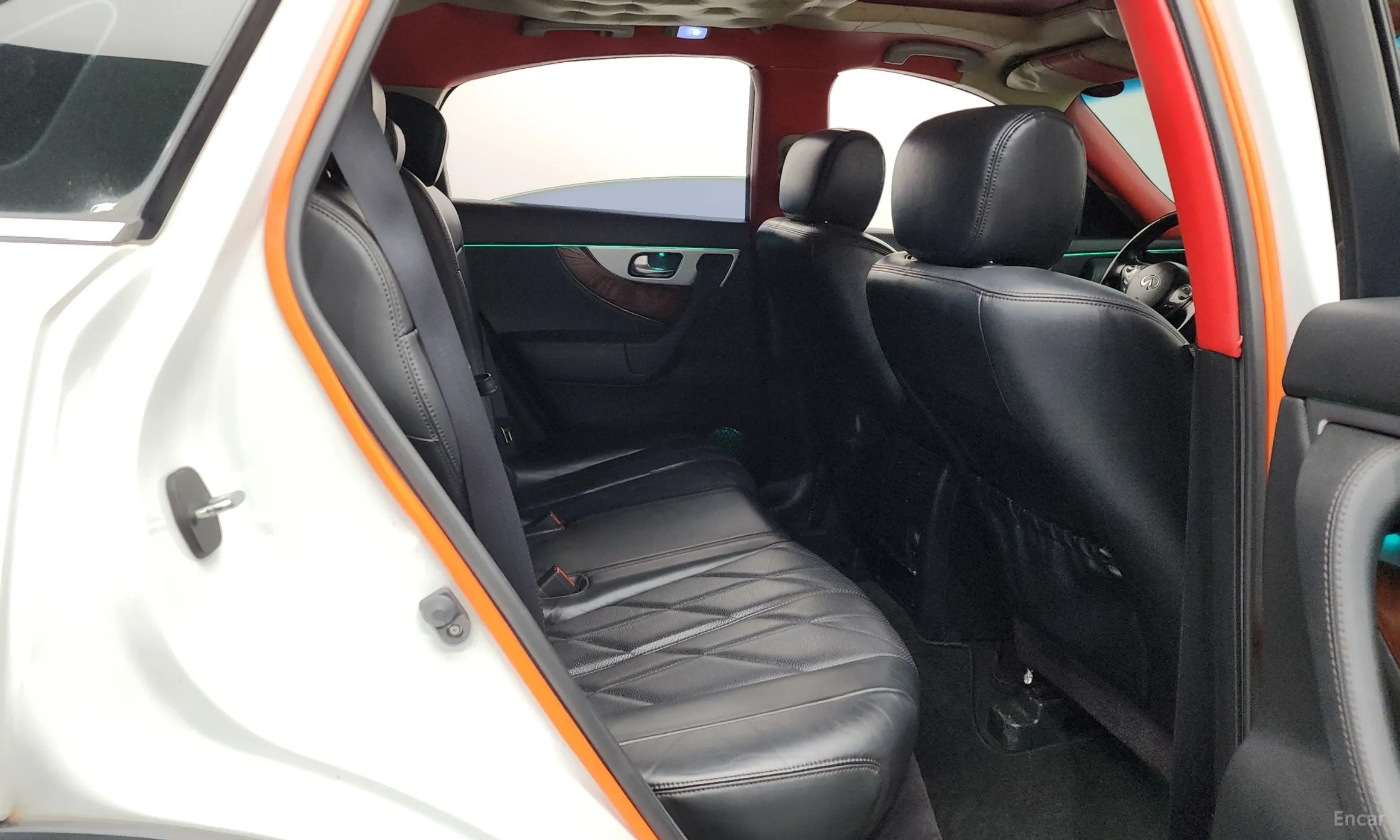 Infiniti FX30d превью 12