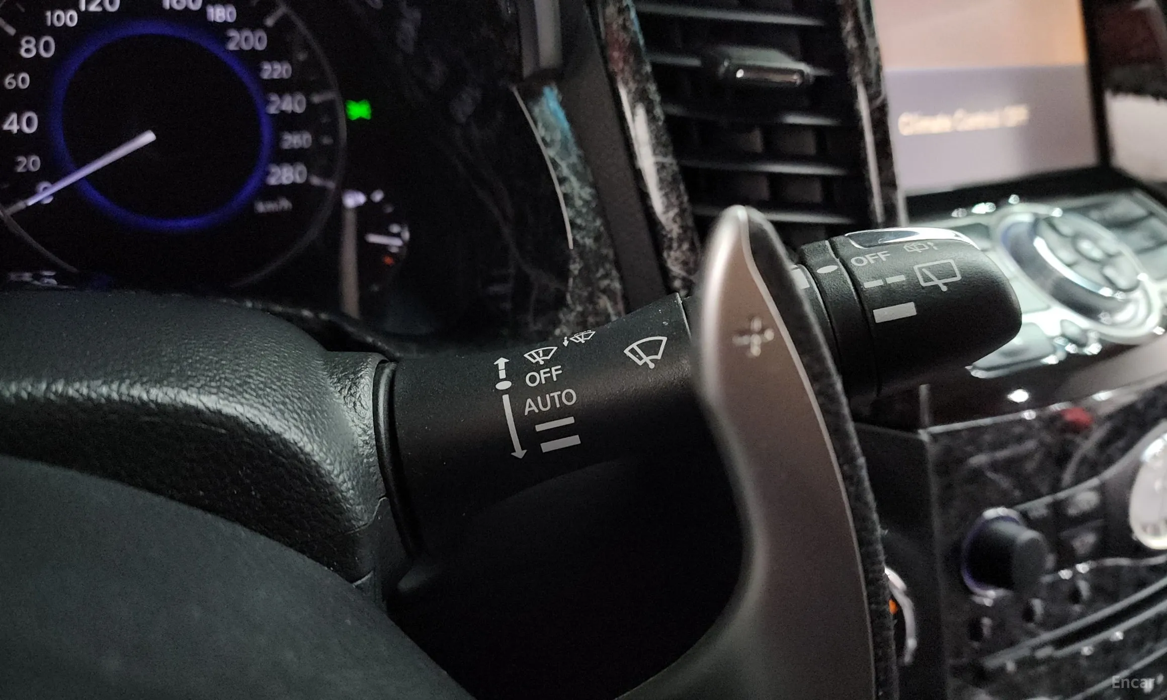 Infiniti FX30d превью 14