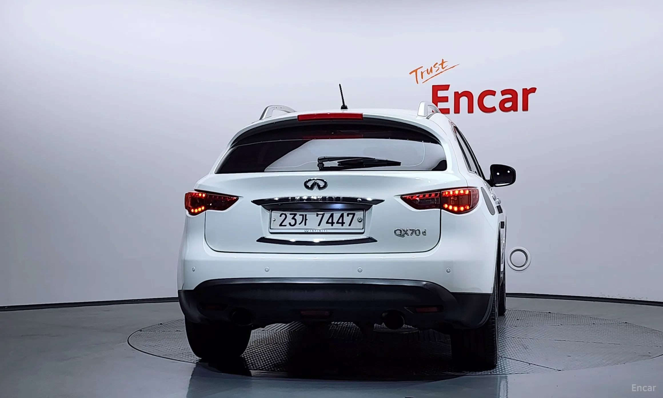 Infiniti FX30d превью 4