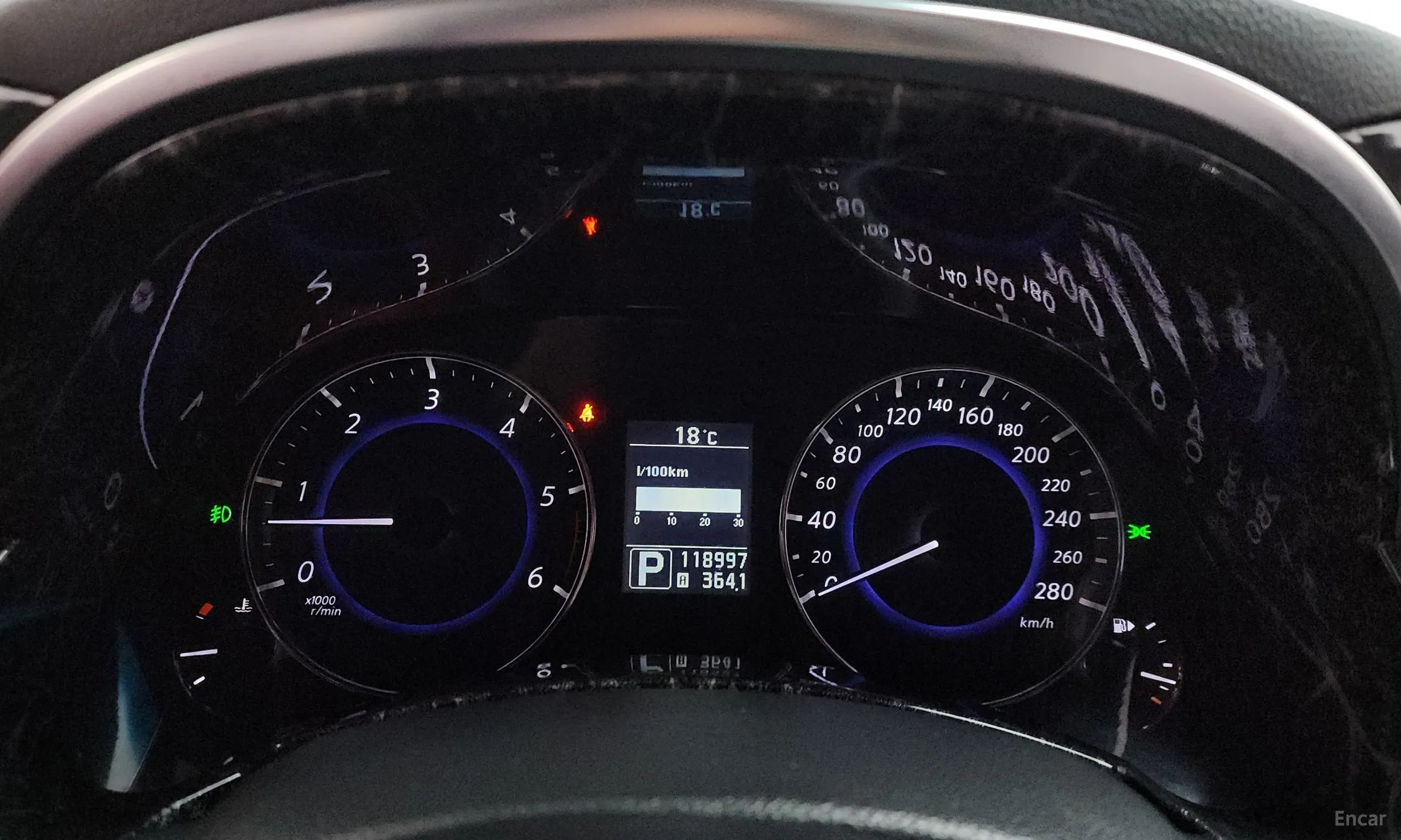 Infiniti FX30d превью 8