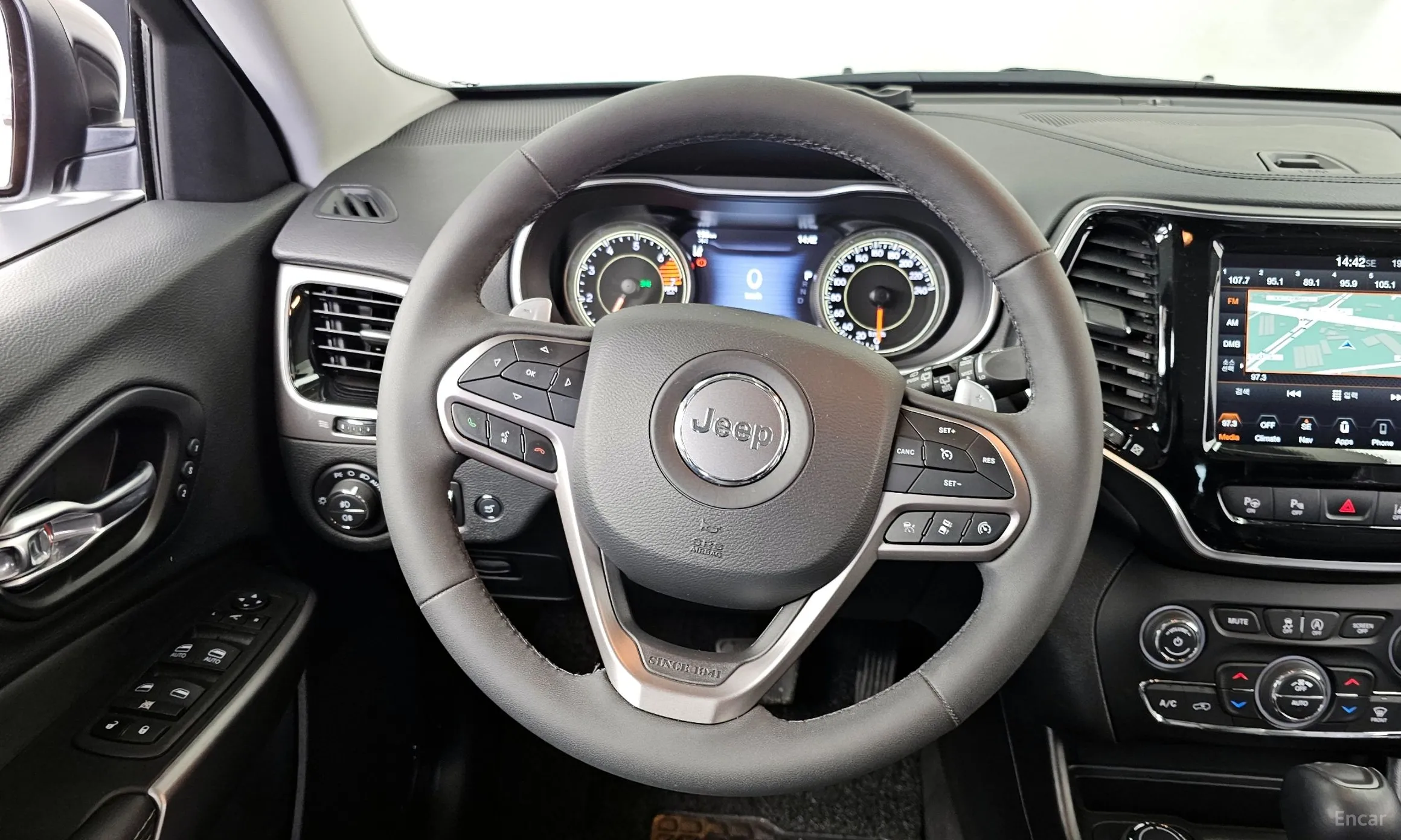 Jeep Cherokee (KL) превью 13