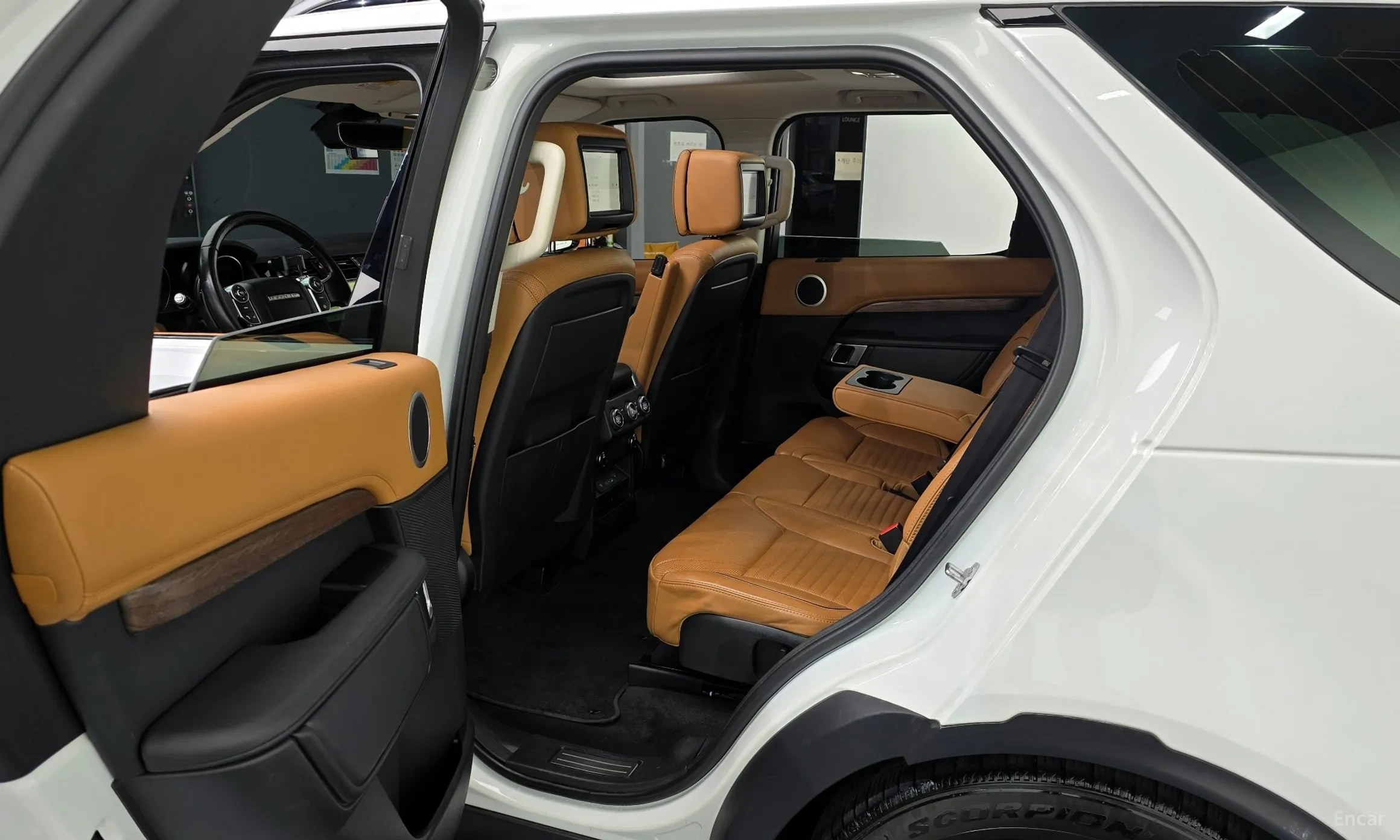 Land Rover Discovery 5 превью 11